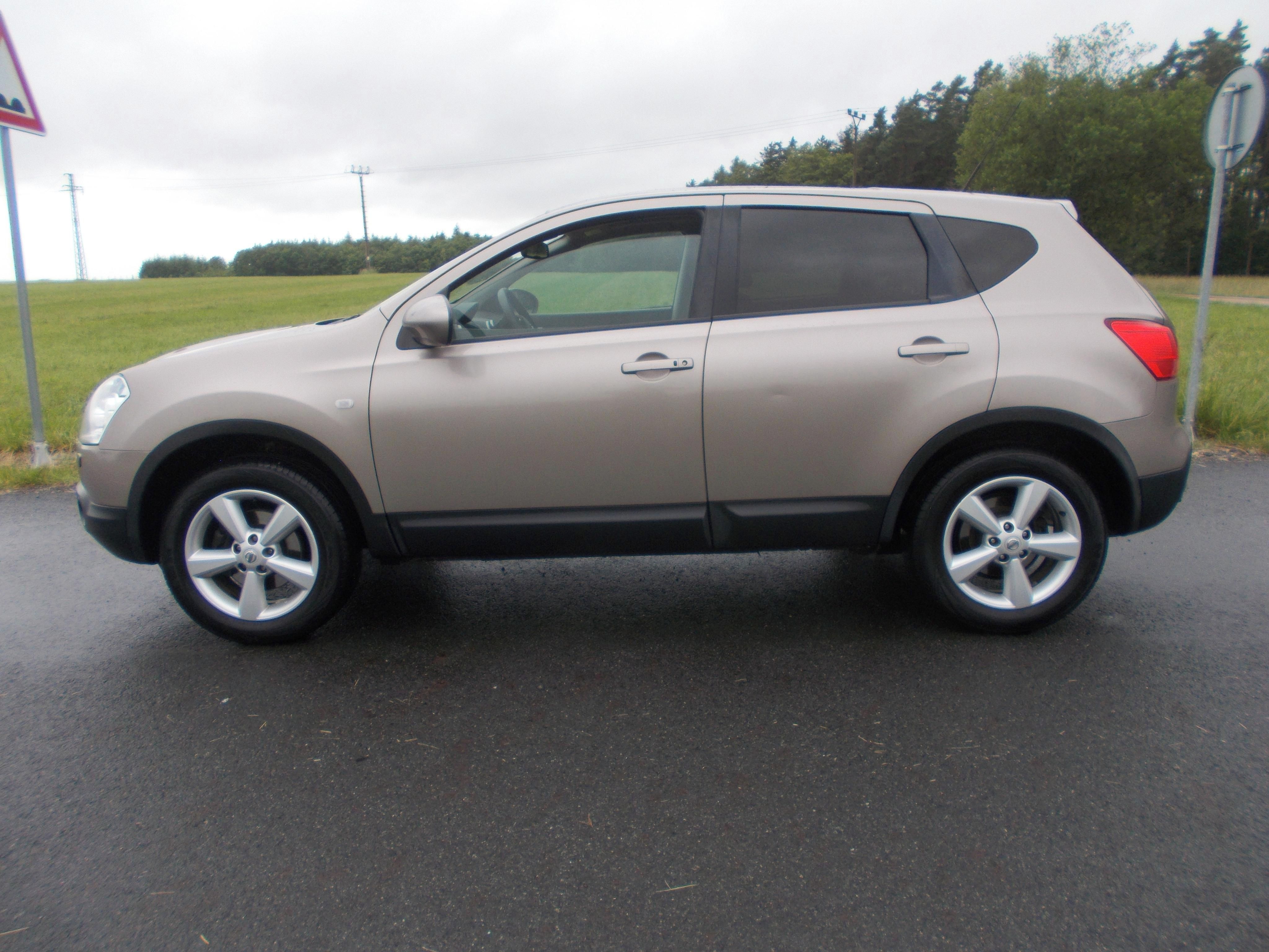 Nissan Qashqai, 1,5DCI 78KW,koup ČR-2 majitel - fotka 2