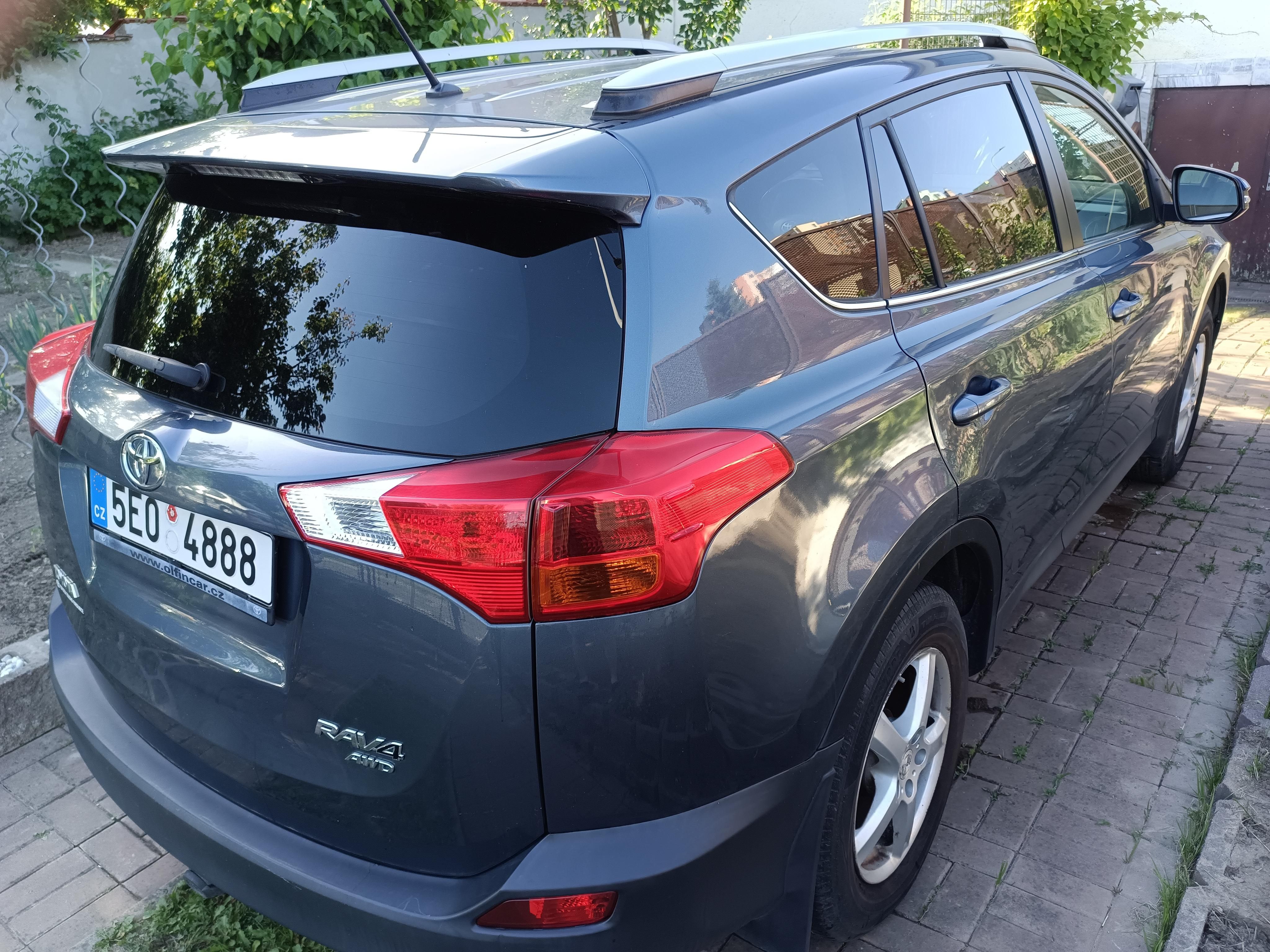 Toyota Rav4, tažné + sada kol navíc - fotka 5