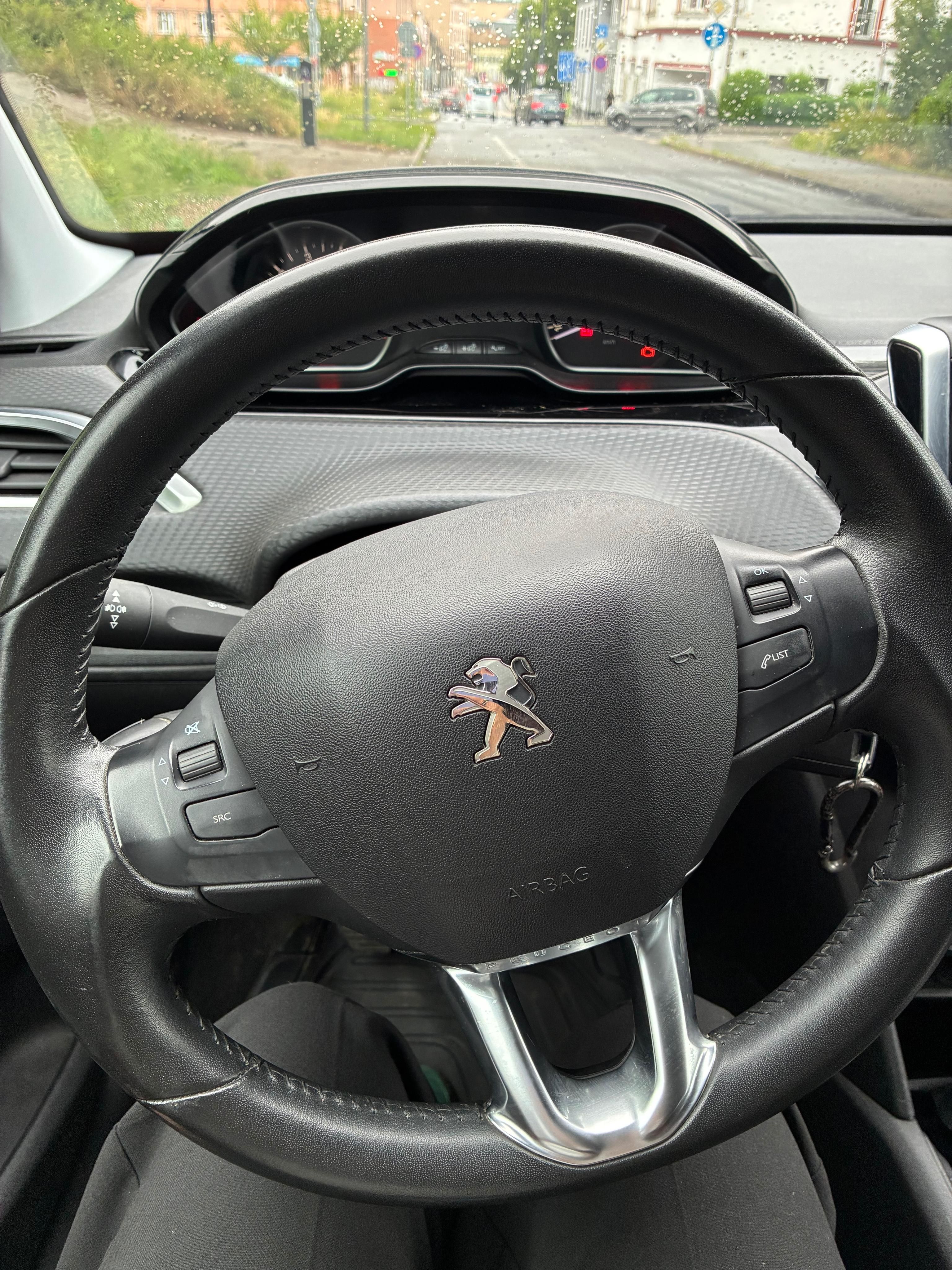 Peugeot 208, Signature 1.2 PureTech - fotka 6