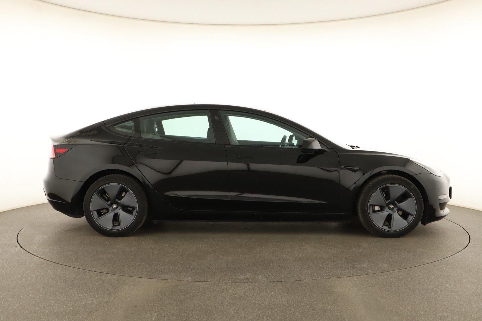 Tesla Model 3, Long Range 4WD 79kWh, SoH 95% - fotka 6