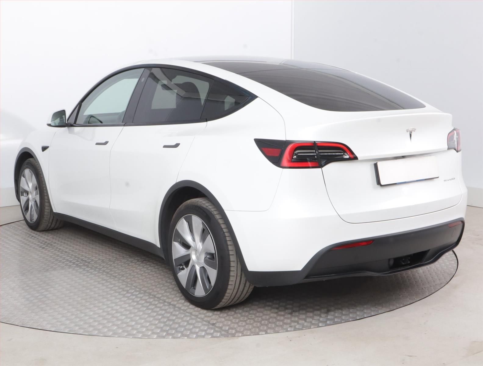 Tesla Model Y, Long Range AWD 79kWh, SoH 94% - fotka 4