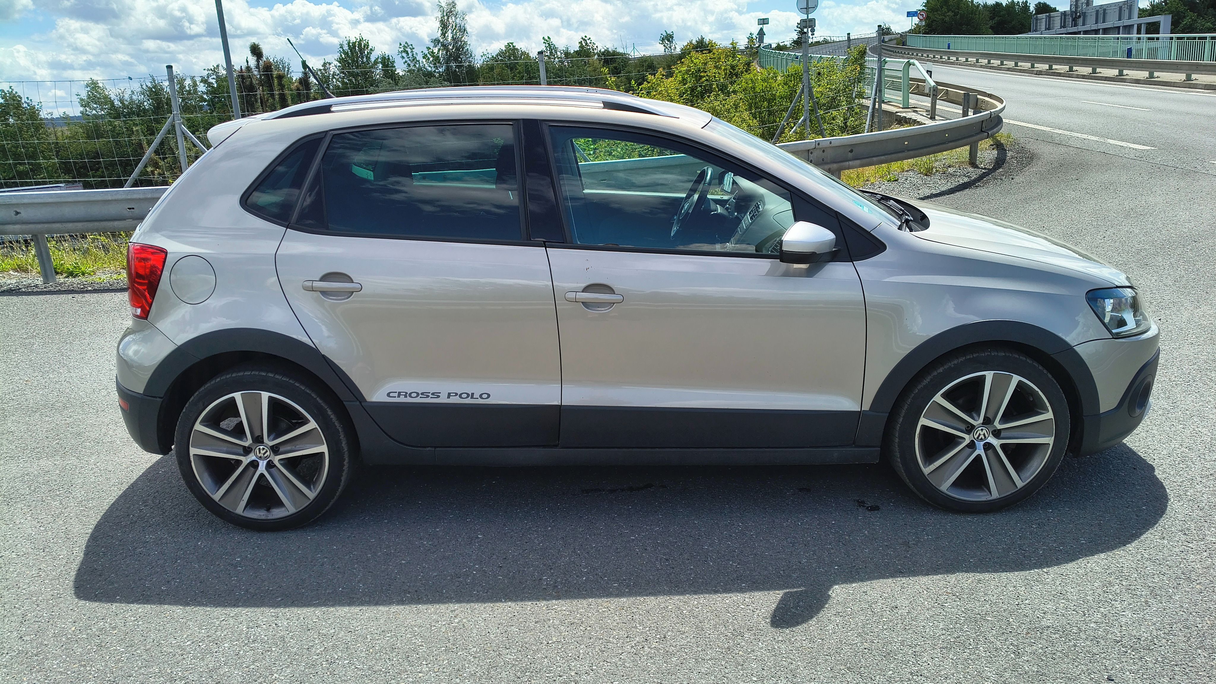 Volkswagen Polo, Cross 1.4i 63kW, klima, Alu 17 - fotka 6