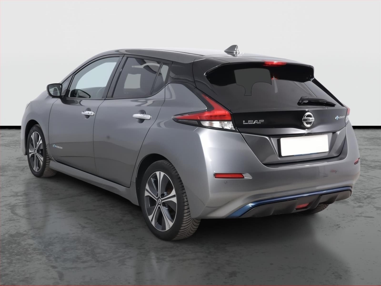 Nissan LEAF, 40 kWh, SoH 89%, Automat - fotka 4