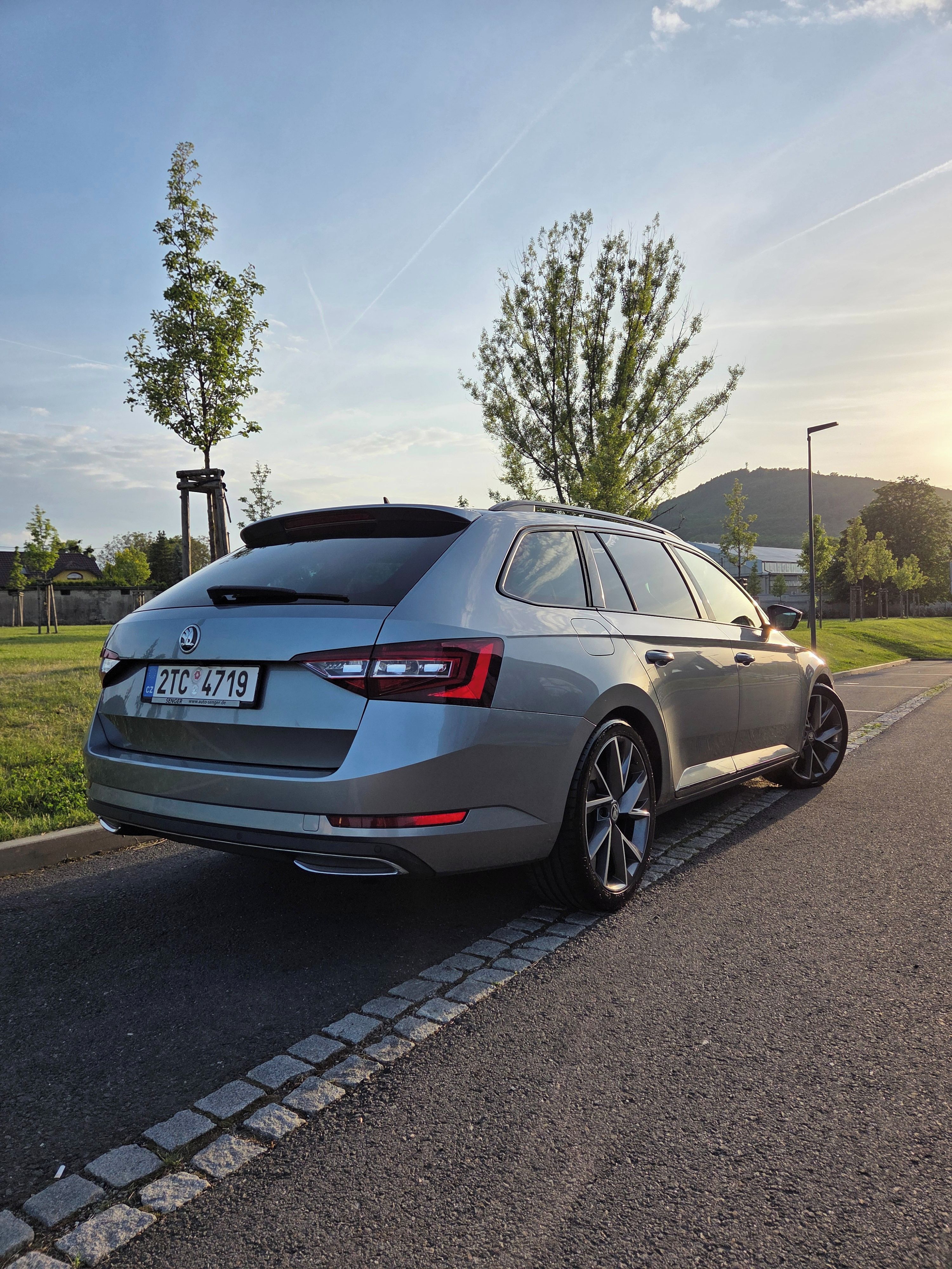 Škoda Superb, Sportline 2.0 TDI manuál - fotka 5