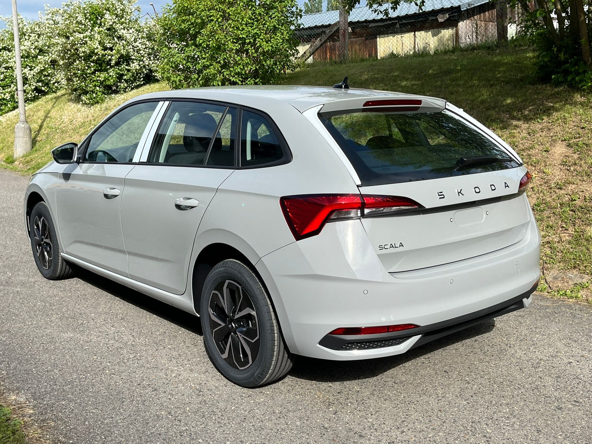 Škoda Scala, Classic 1,0 TSI 85 kW - fotka 2