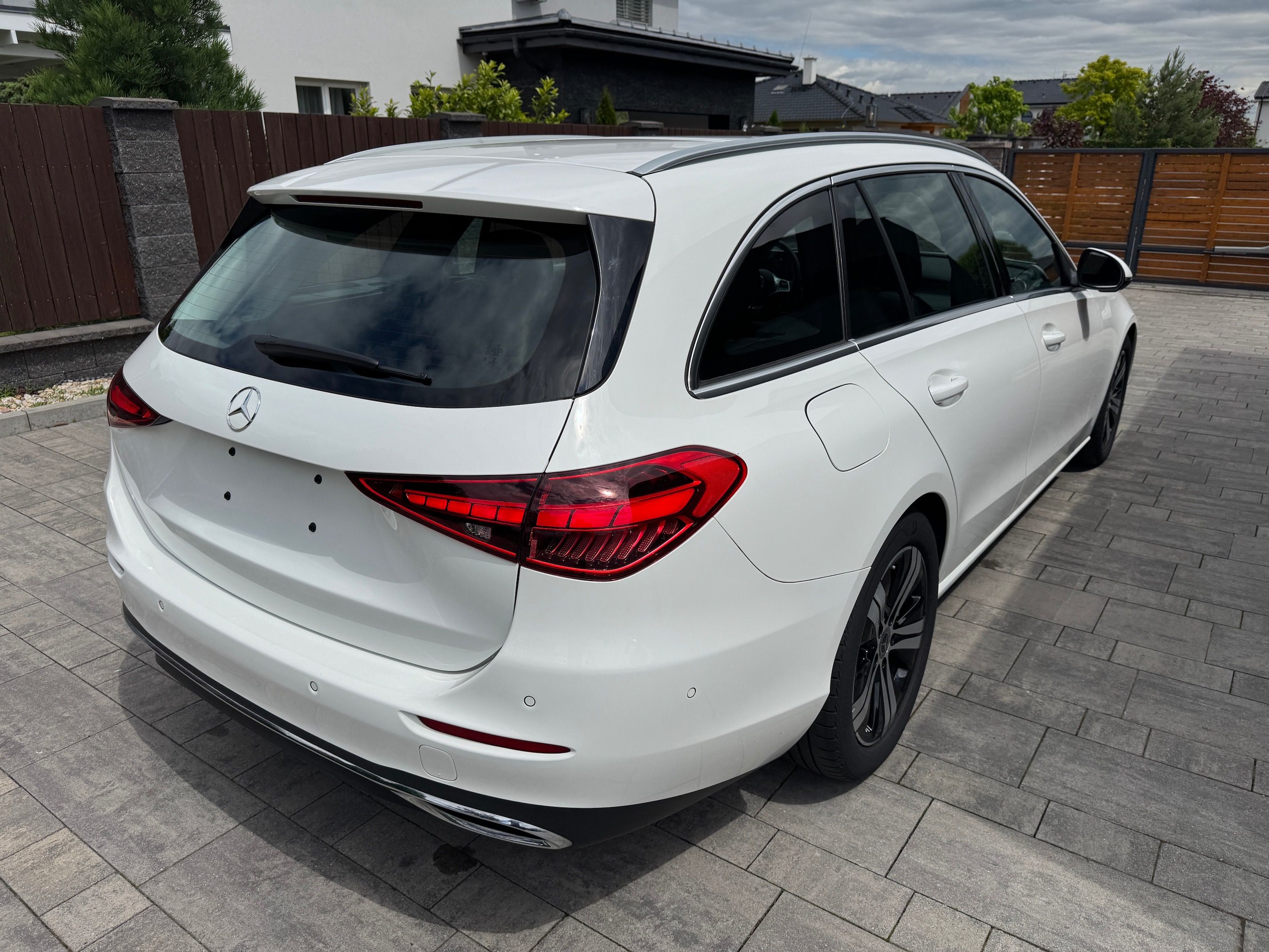 Mercedes-Benz Třídy C, 220d, 4MATIC, AVANTGARDE - fotka 4