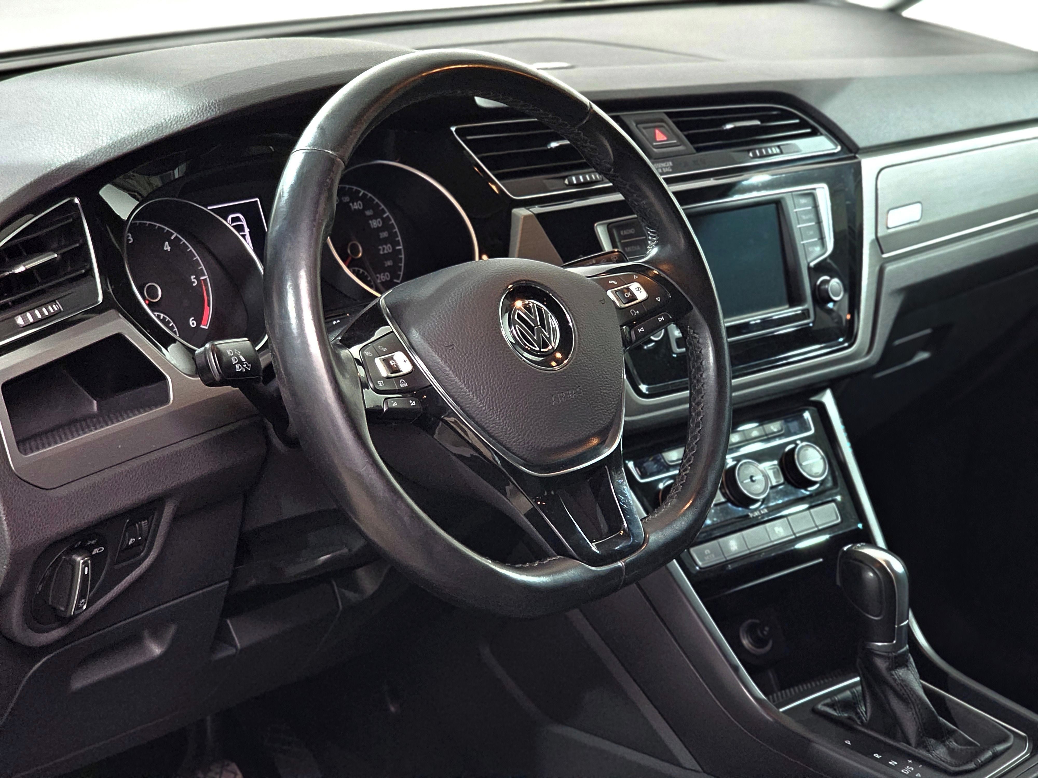 Volkswagen Touran, 2.0 TDI 110kW DSG - fotka 6