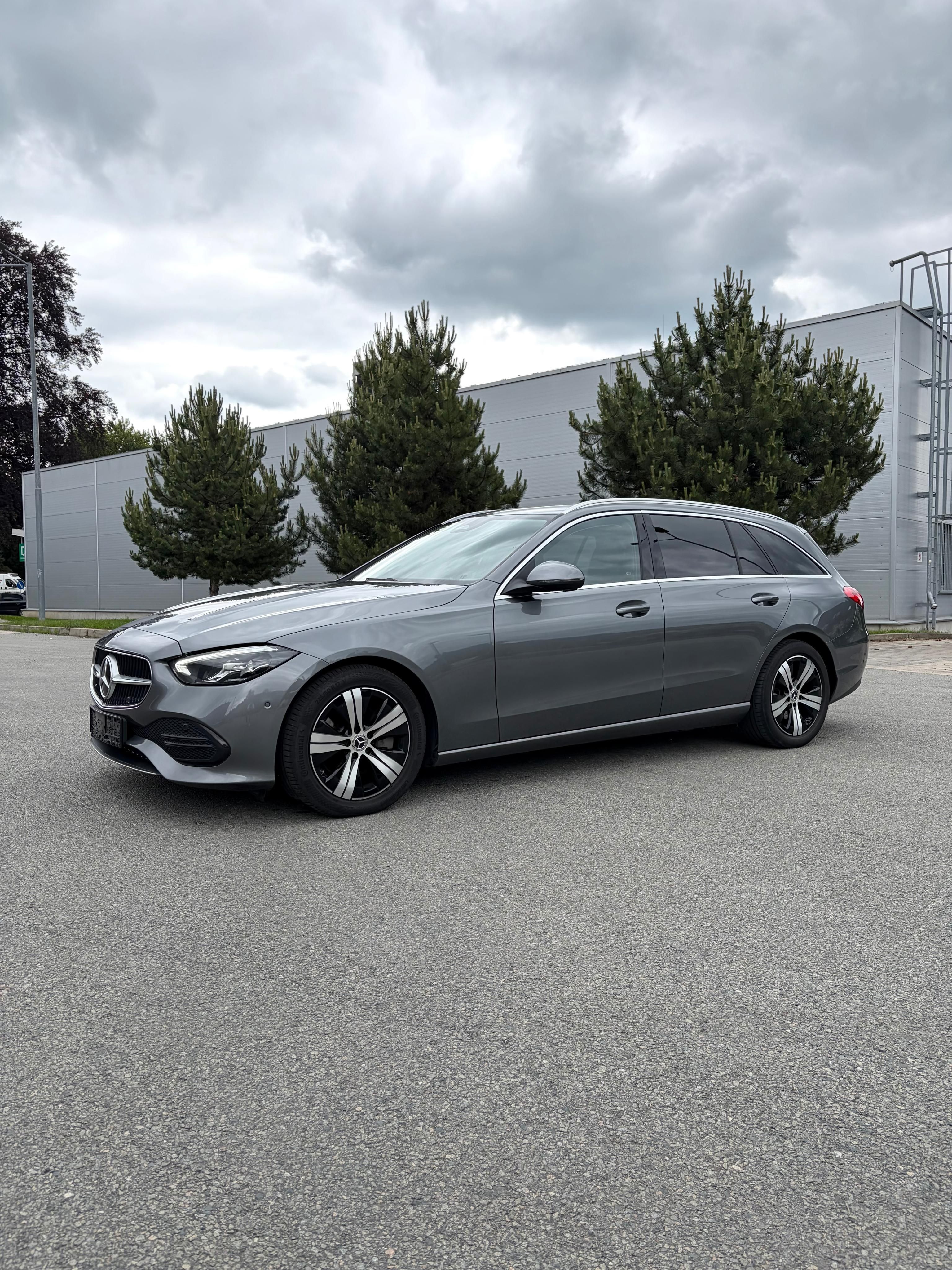 Mercedes-Benz Třídy C, C220d 147kw Distronic Ambient - fotka 4