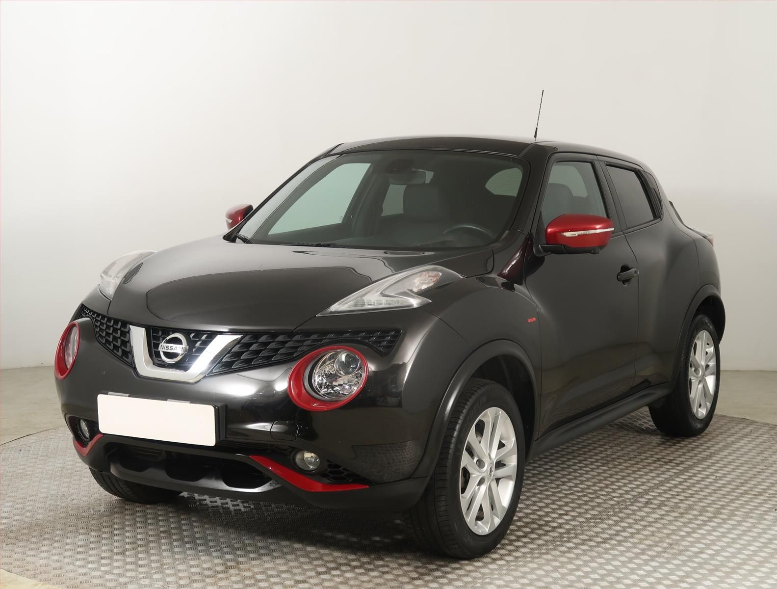Nissan Juke, 1.6 i, Automat, ČR,1.maj - fotka 2