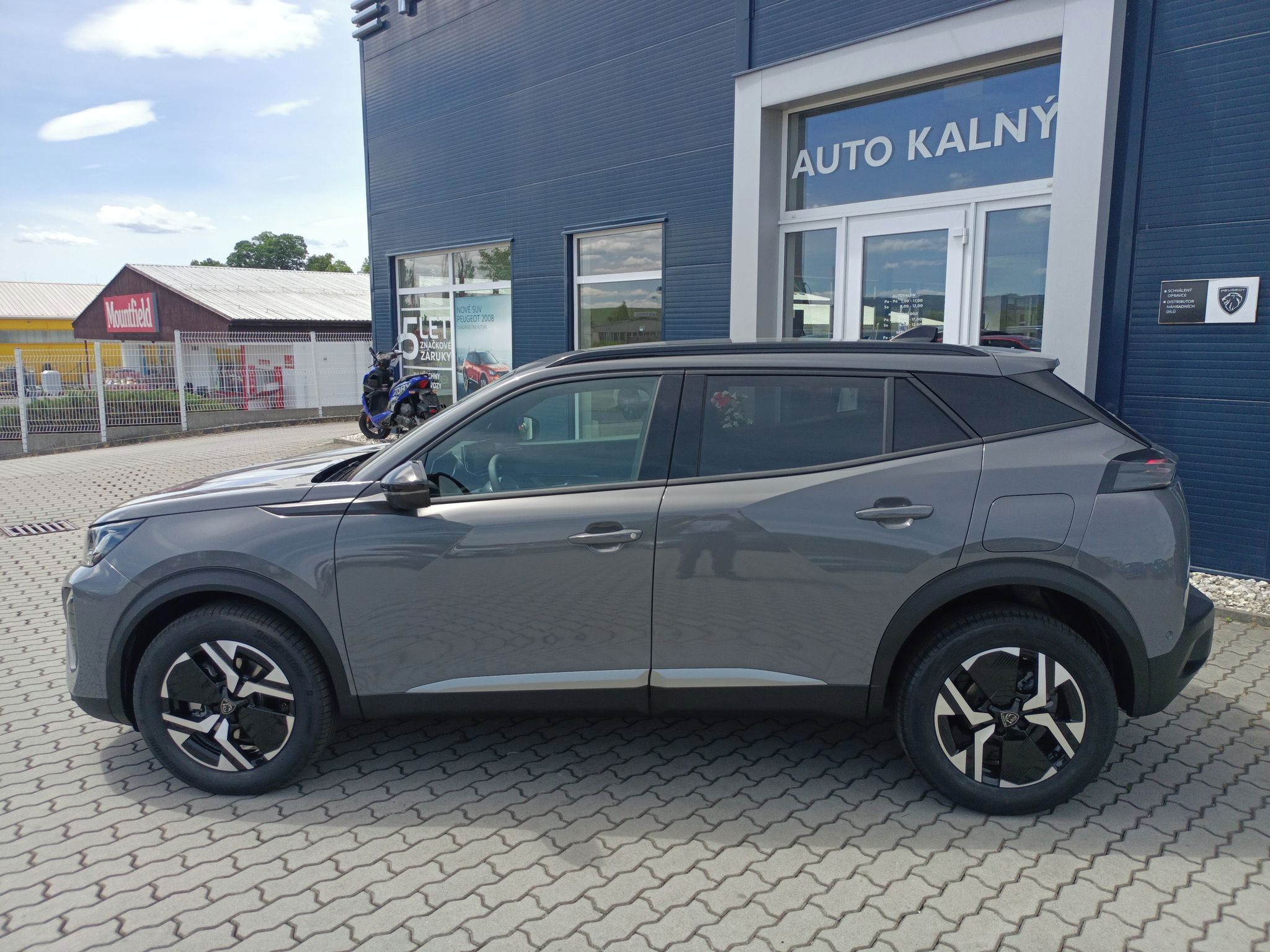 Peugeot 2008, ALLURE Hybrid 145 e-DCS6 - fotka 3