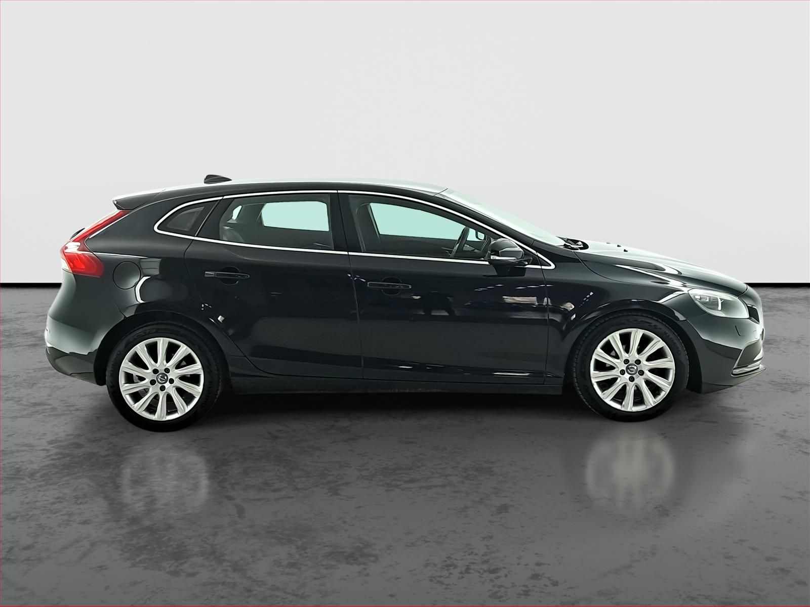 Volvo V40, 1.6 D2, Kožené sedačky, Xenony - fotka 6