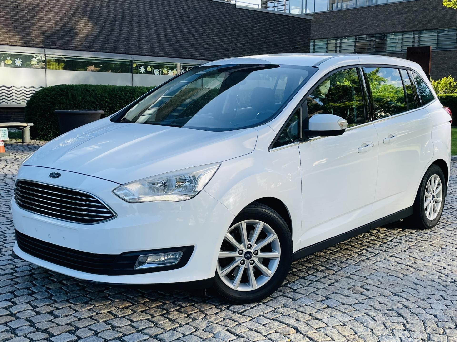 Ford Grand C-MAX, 2.0TDCi MANUÁL 7MÍST SERVISKA - fotka 2