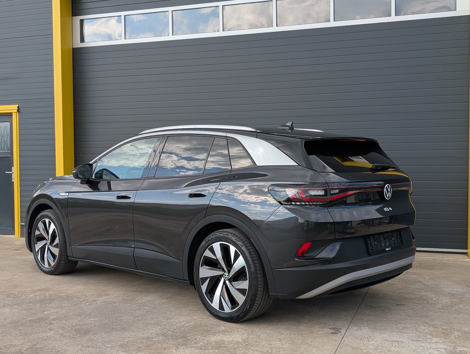 Volkswagen ID.4, 1ST, 150 kW, ACC, LED, Tažné - fotka 4
