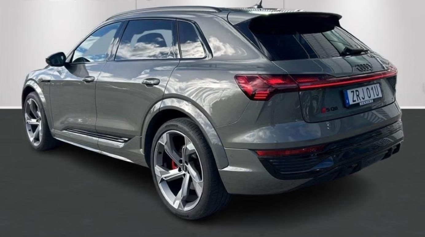 Audi SQ8, e-tron quattro Matrix - fotka 4