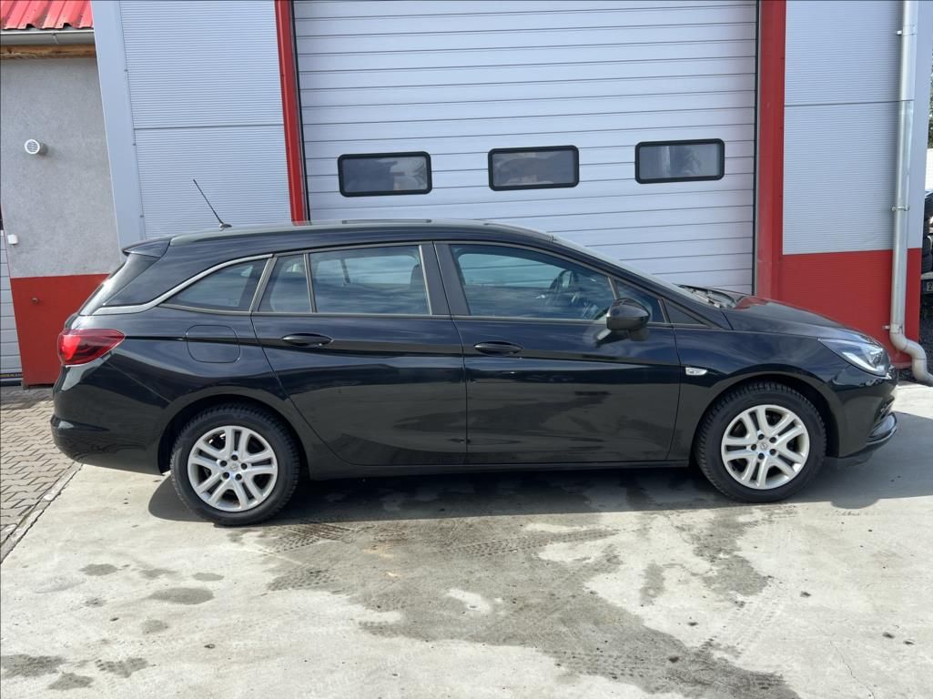 Opel Astra, 1,6 CDTi sports tourer PREMIUM - fotka 6