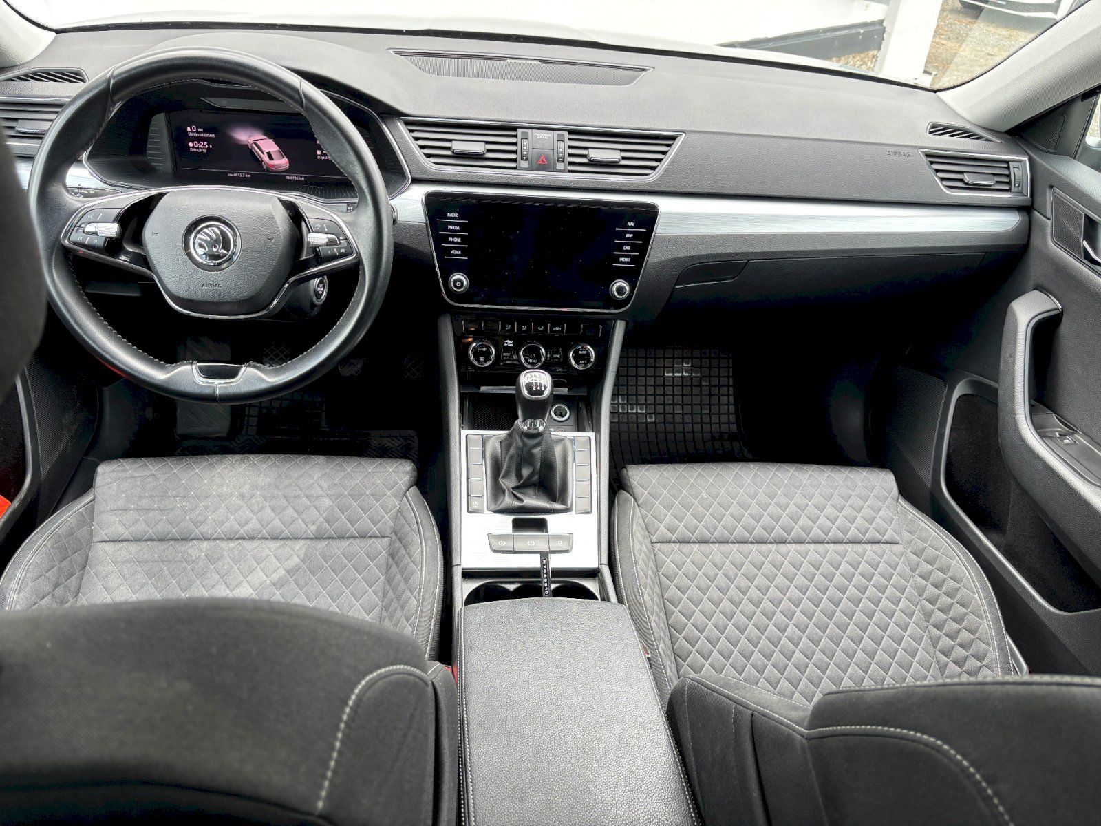 Škoda Superb, SUPERB GRT AMB TS 110/1.5 M6F - fotka 5