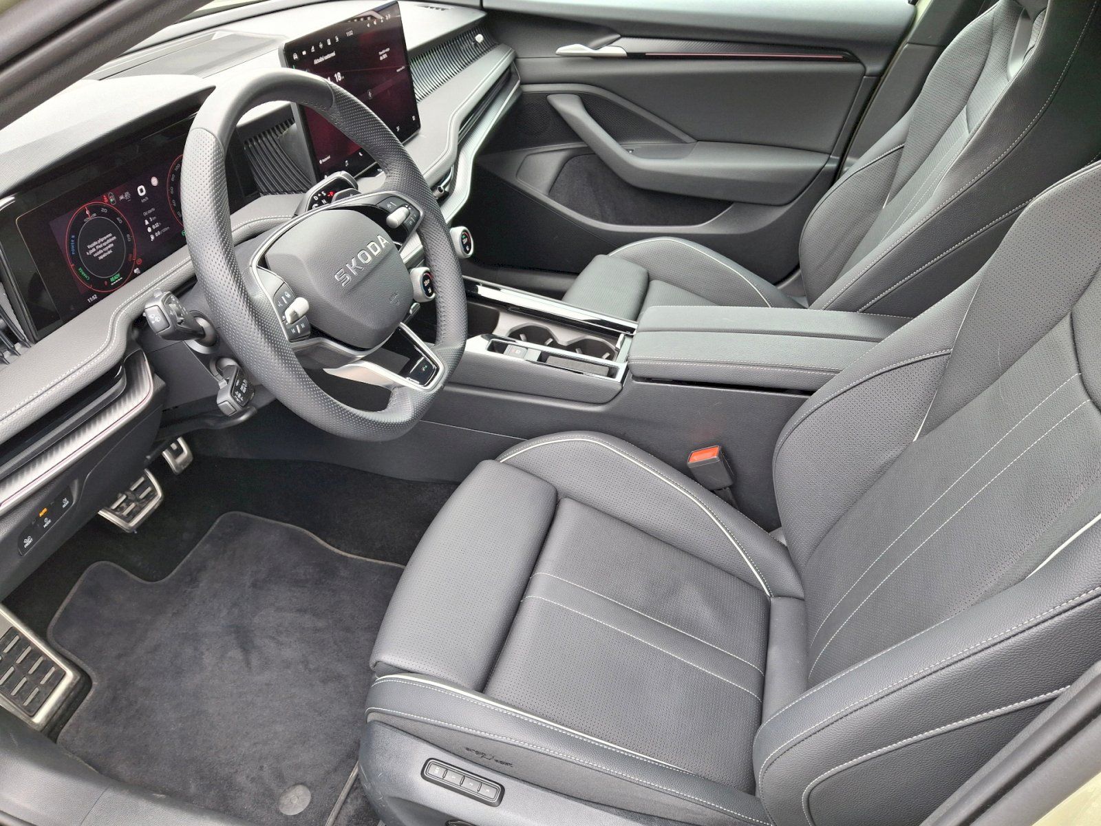 Škoda Superb, Combi iV SportLine DSG 1,5TSi - fotka 6