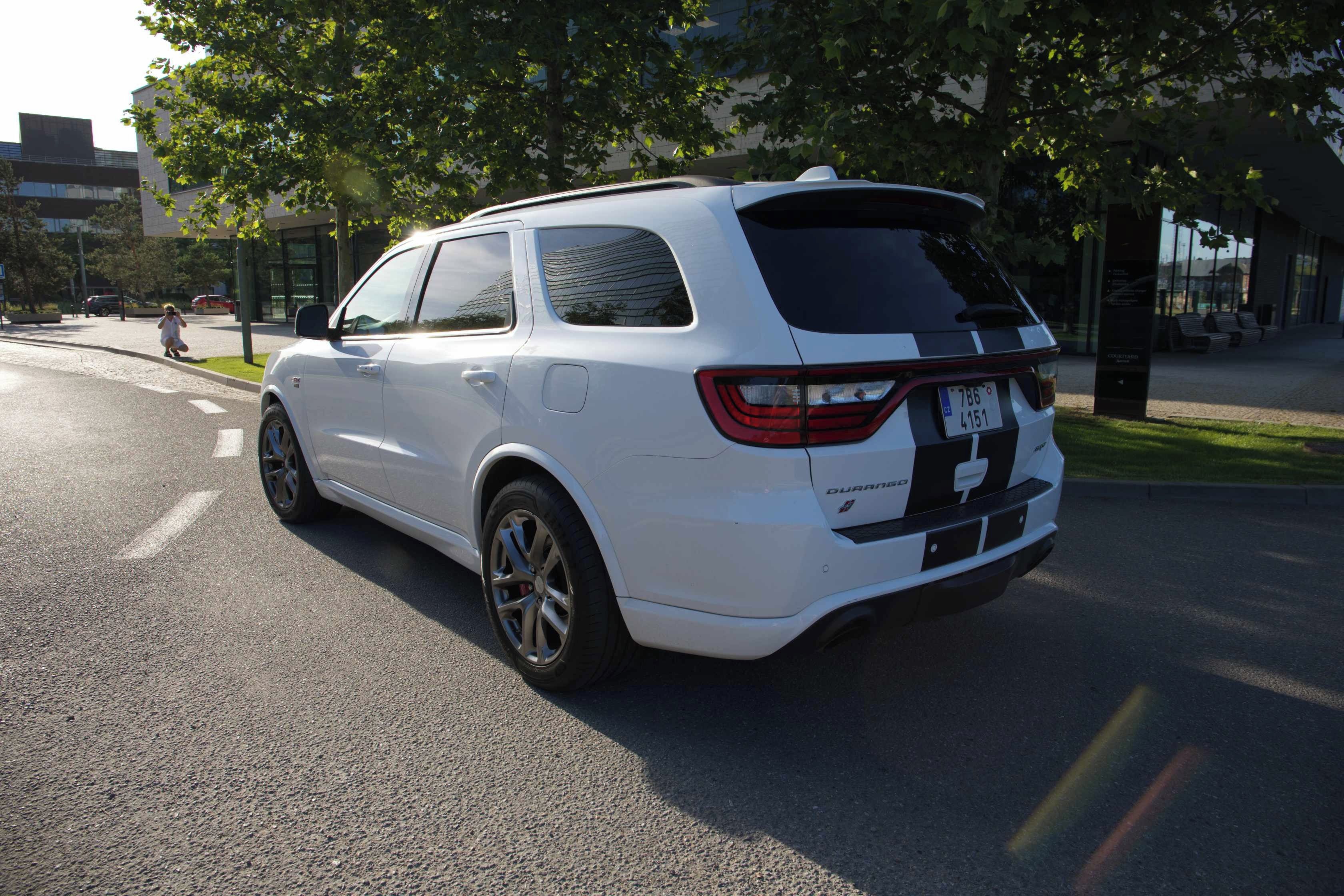 Dodge Durango, SRT 6,4 full výbava- nebourané - fotka 3
