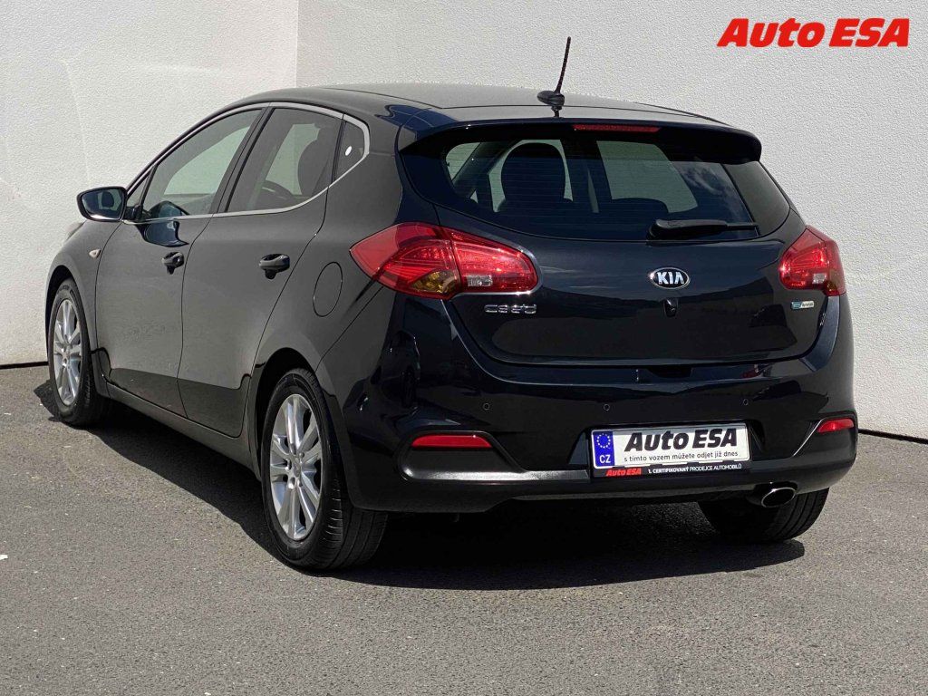Kia Cee´d, 1.6 GDi - fotka 6