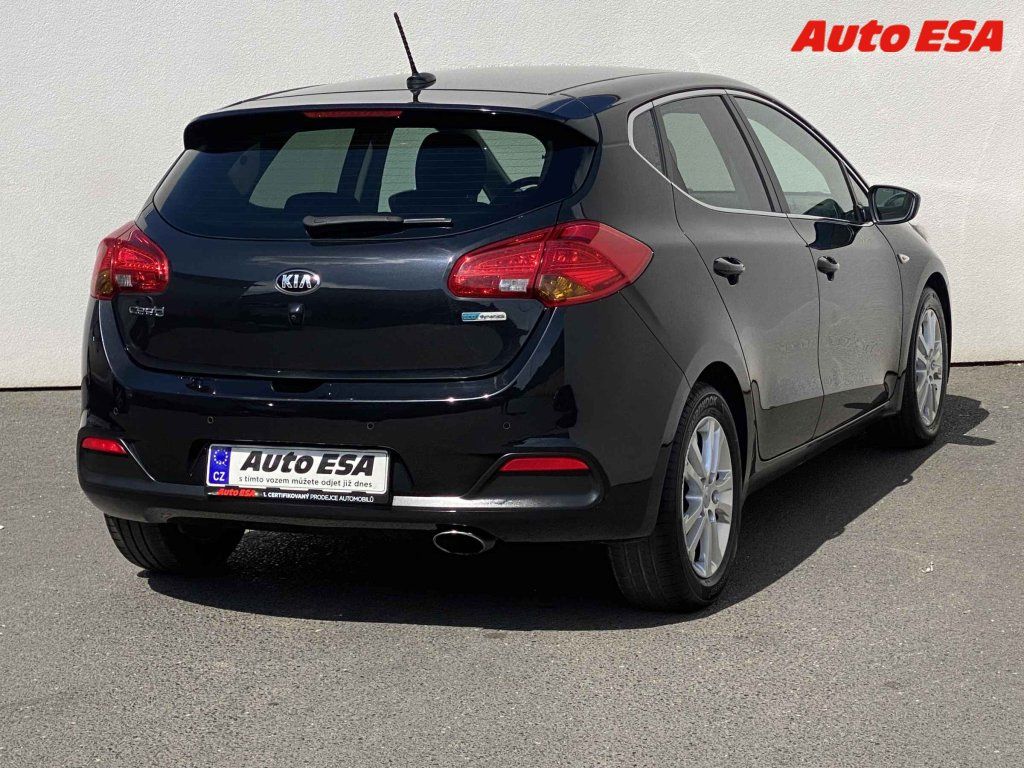 Kia Cee´d, 1.6 GDi - fotka 4