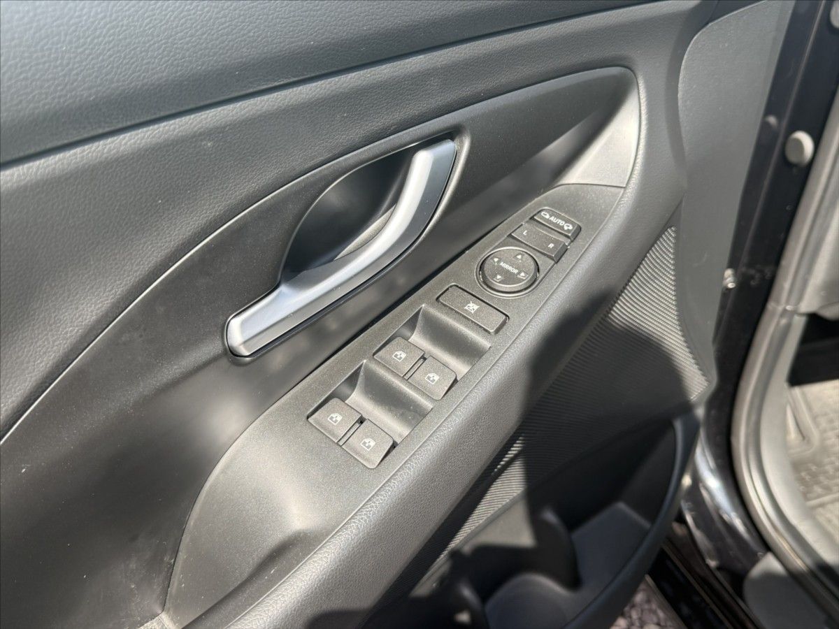 Hyundai i30, 1,5 CVVT 81kW Family Comfort - fotka 6