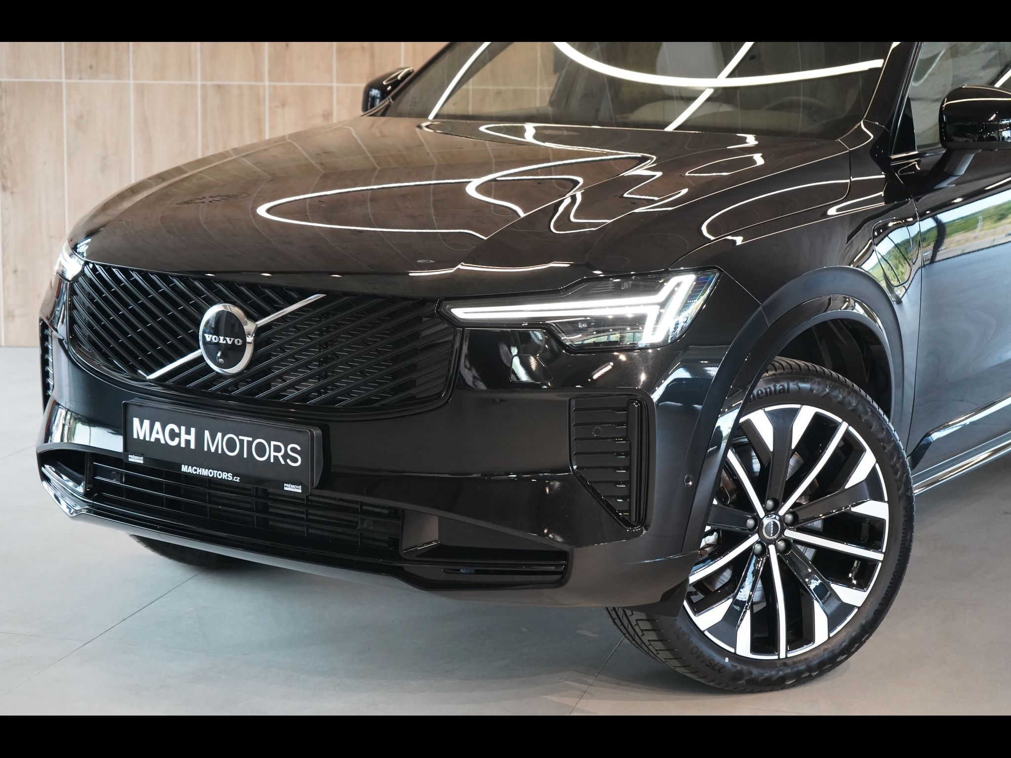 Volvo XC90, T8 PLUS Dark, Ventilace, 360° - fotka 2