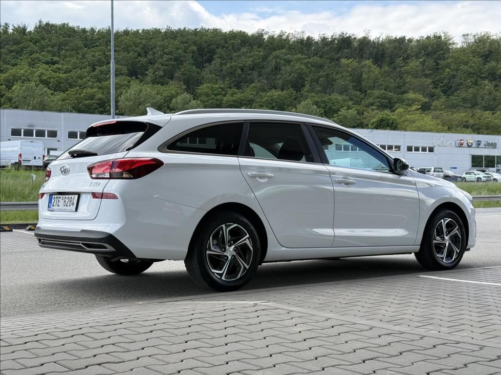 Hyundai i30, 1,0 T-GDI  WG Family Smart - fotka 3