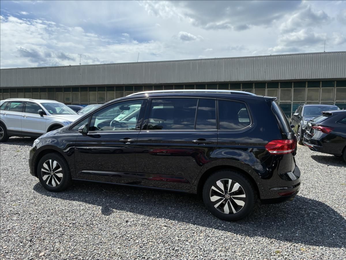 Volkswagen Touran, 2,0 TDI ,7 MÍST,TAŽNÉ,KAMERA - fotka 3