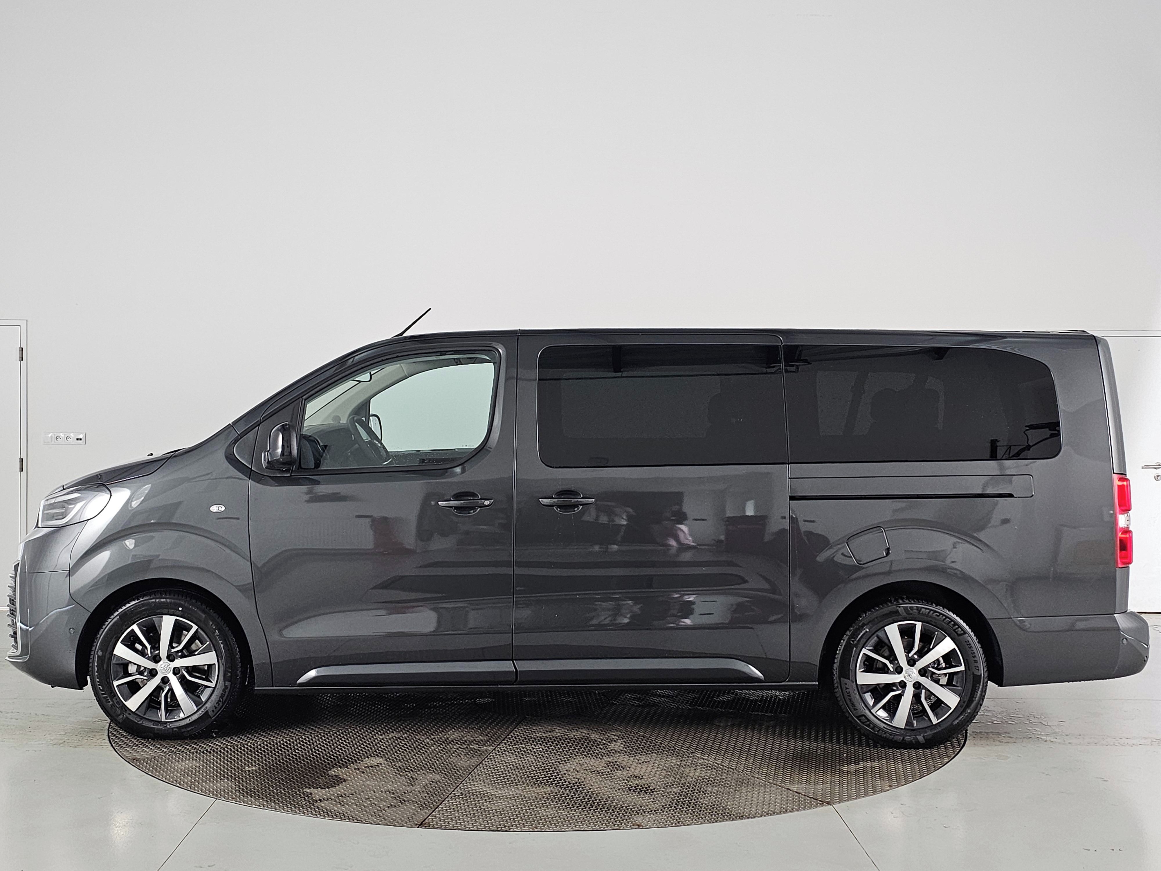 Toyota Proace Verso, L2, 2.2D, 180k 8AT VIP 7S - fotka 4