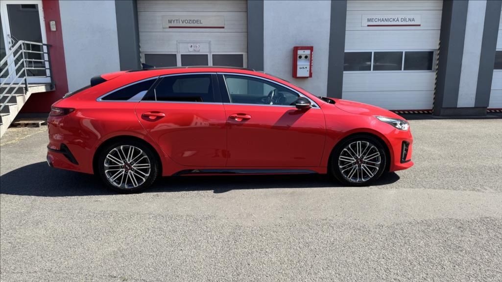Kia ProCeed, 1,6 1.6 T-GDI GT - fotka 4