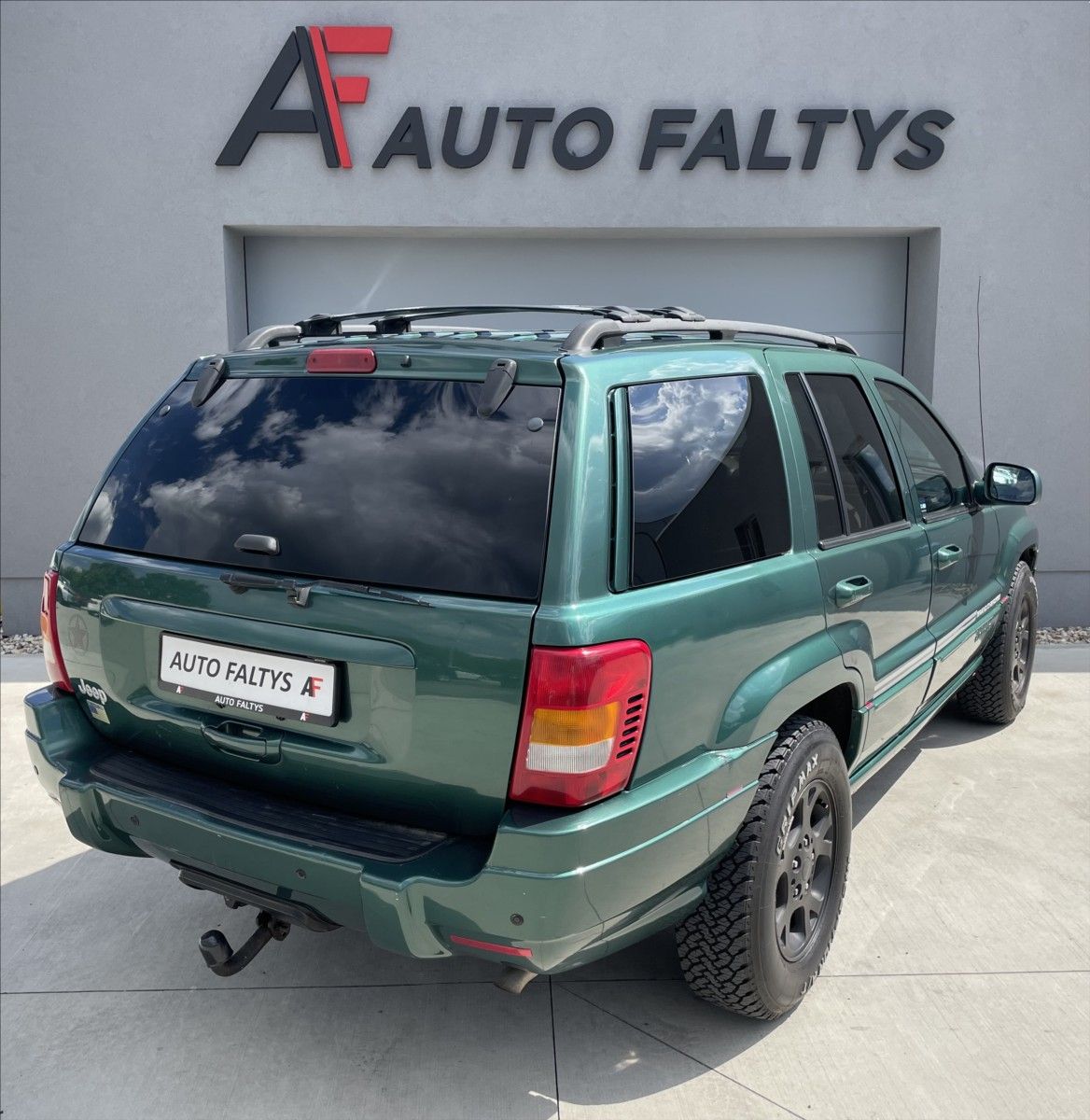 Jeep Grand Cherokee, 4,0 i 140KW AUTOMAT - fotka 3