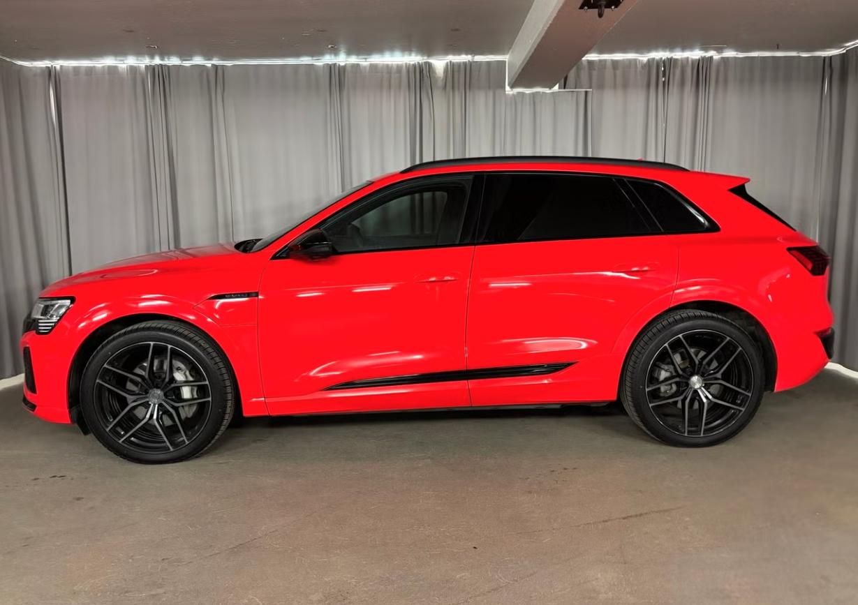 Audi Q8 e-tron, 55 Q 360k Matrix Panorama Taž. - fotka 3