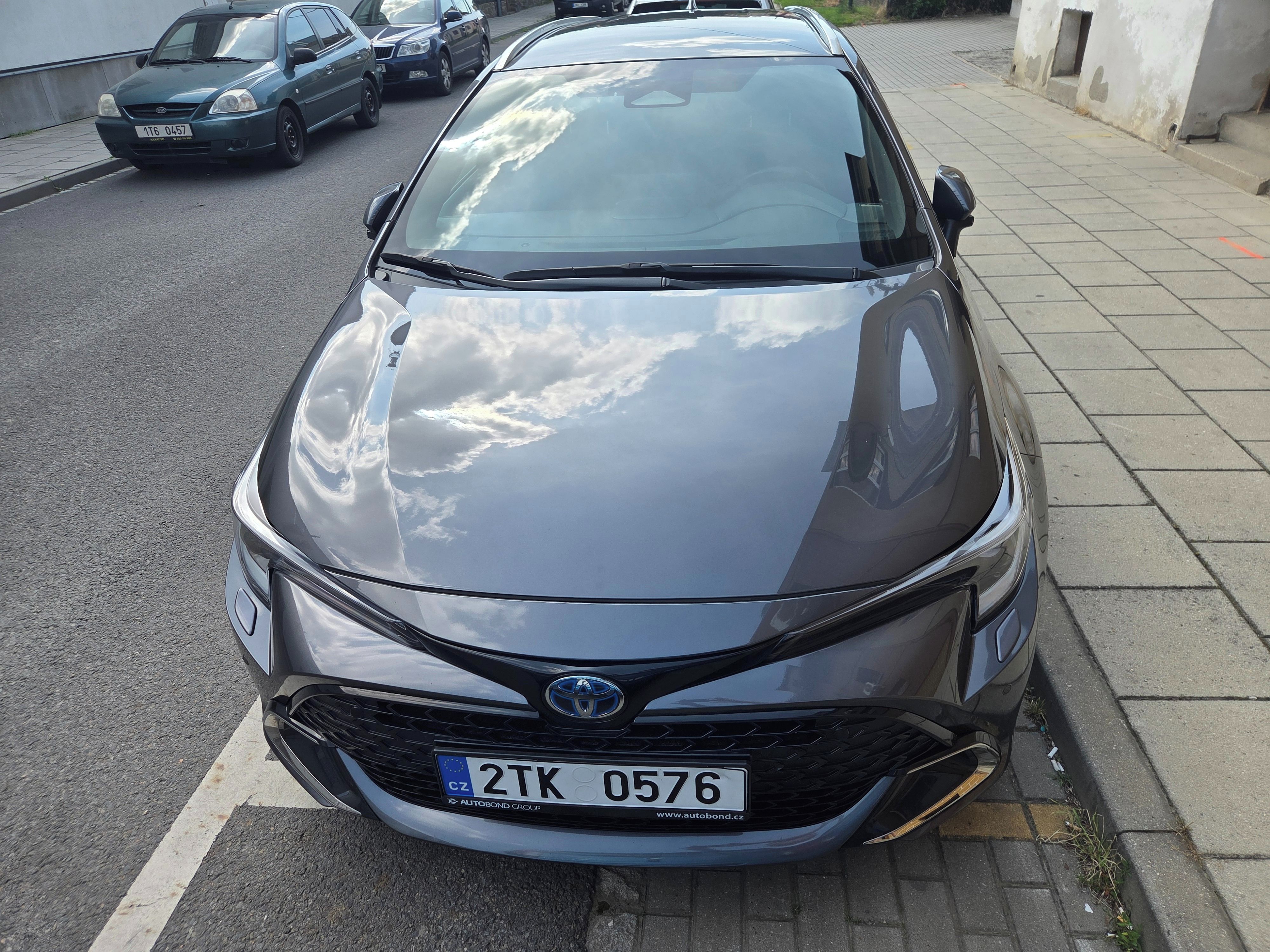 Toyota Corolla, 103kw 1.8 Hybrid e-CVT,X5Style - fotka 4