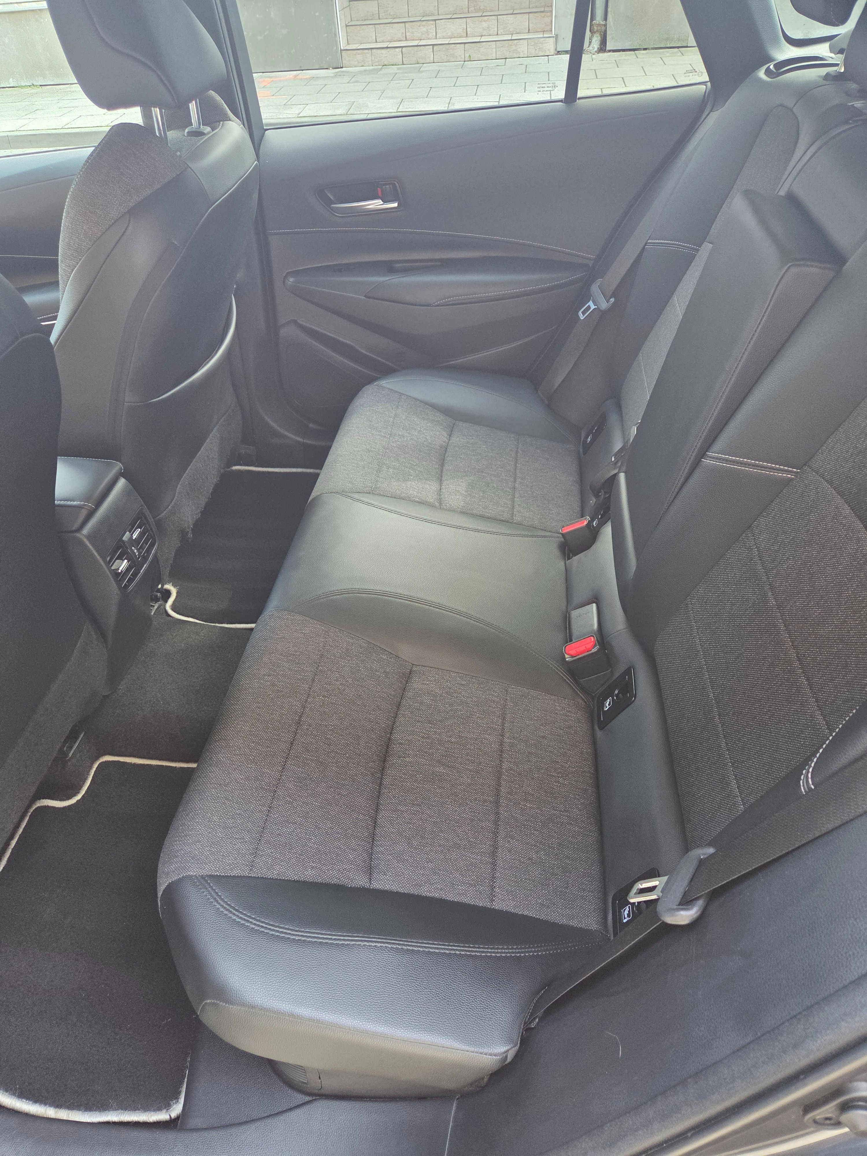 Toyota Corolla, 103kw 1.8 Hybrid e-CVT,X5Style - fotka 6