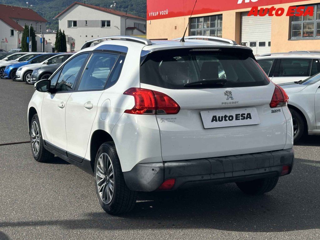 Peugeot 2008, 1.2PT - fotka 6