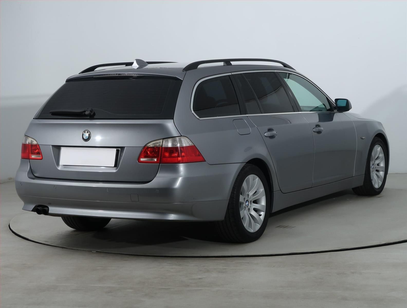 BMW Řada 5, 525i, po STK - fotka 5