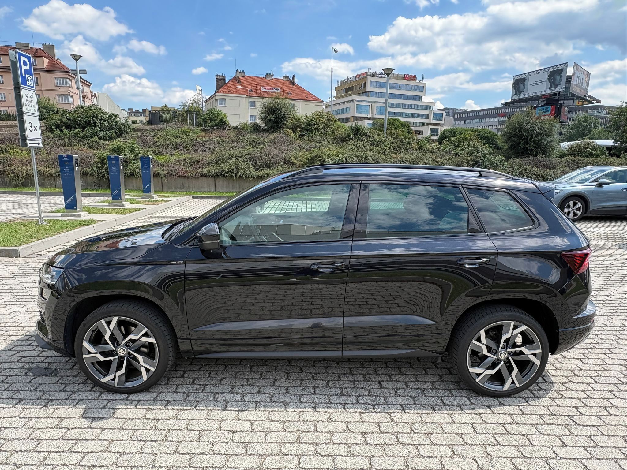 Škoda Karoq, 1.5 TSi, Sportline, DSG, tažné - fotka 2