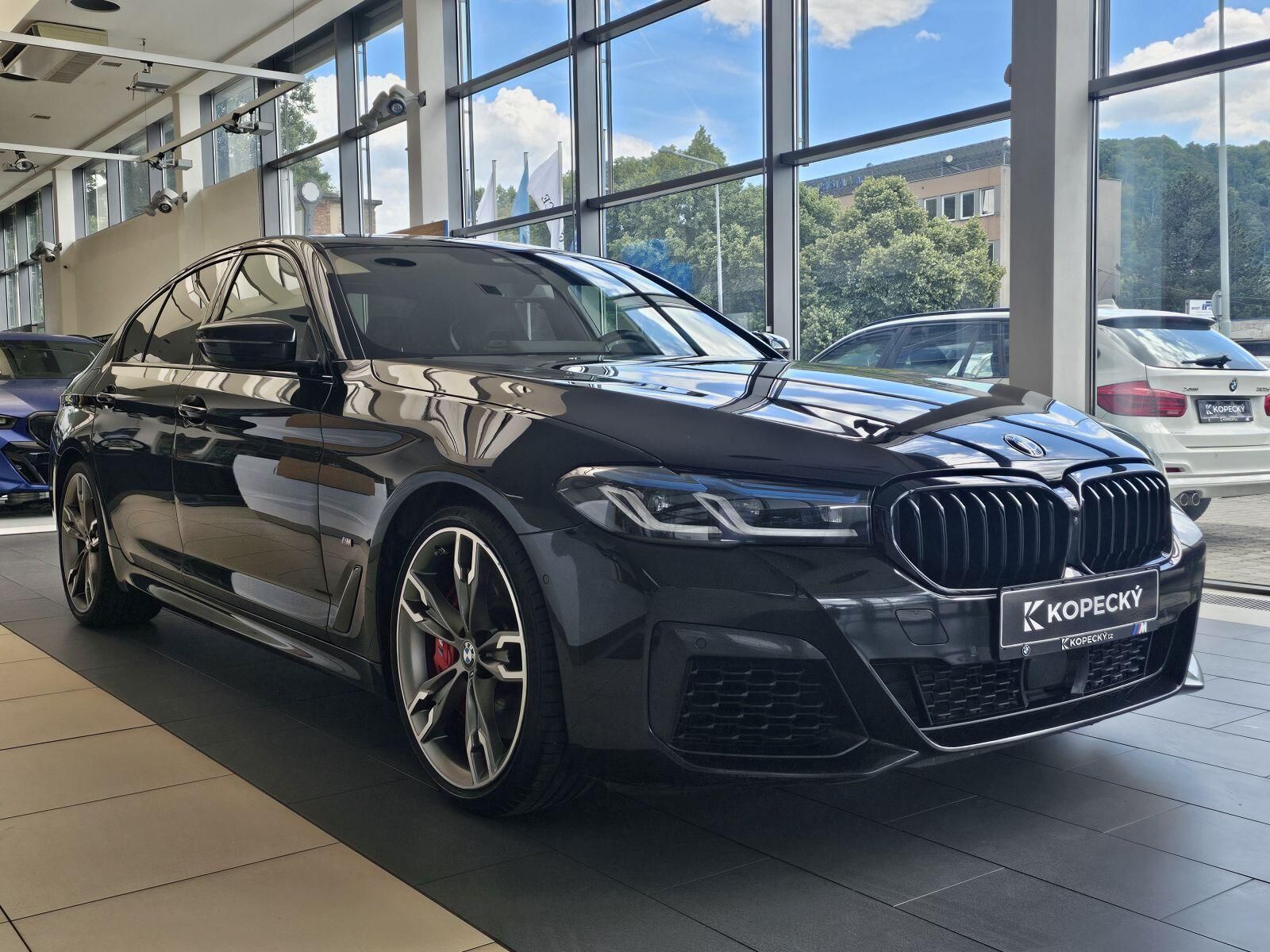 BMW Řada 5, M550i xDrive - fotka 3
