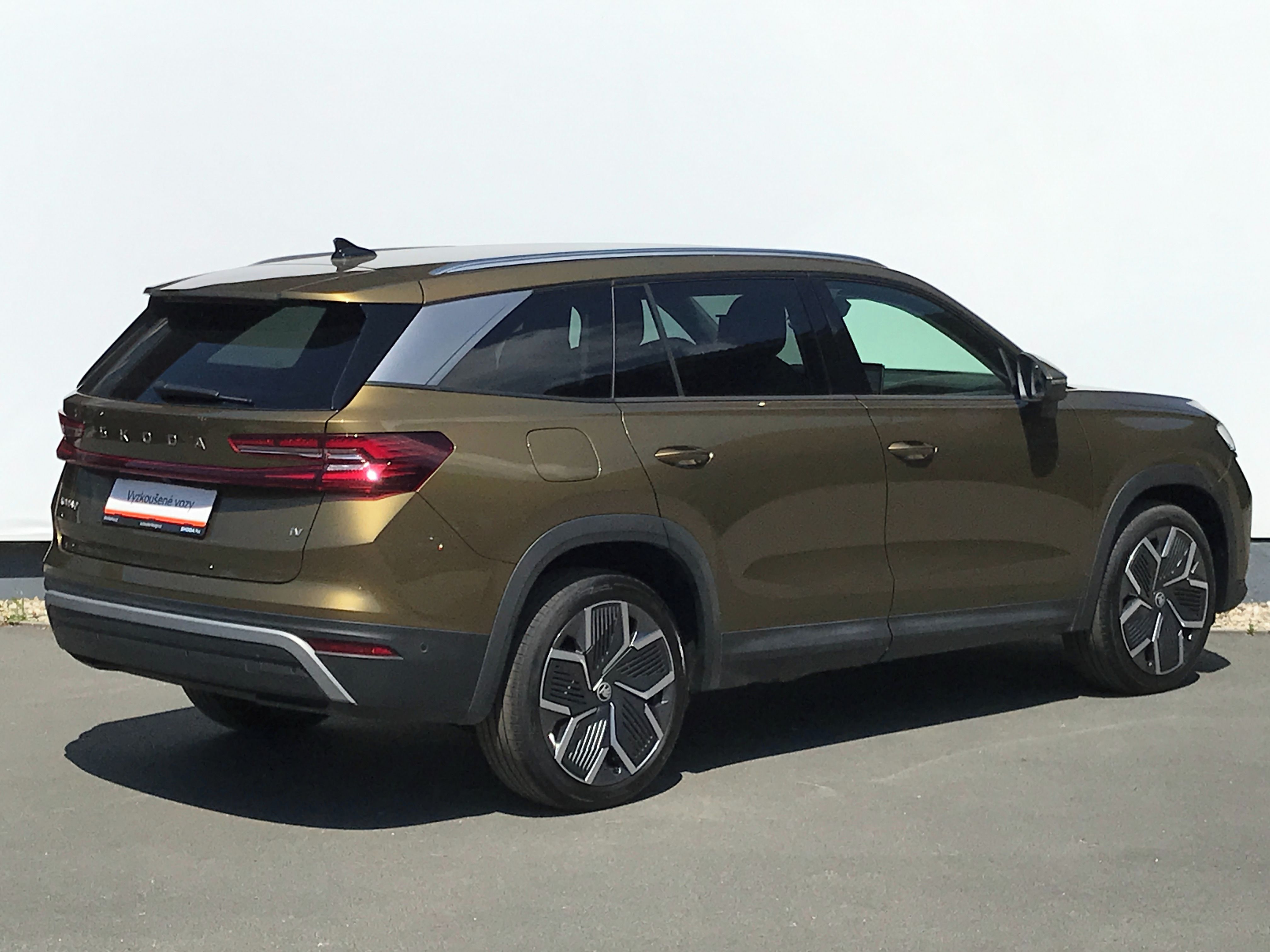 Škoda Kodiaq, iV 1.5TSi 150kW EXCL.SEL+TAŽNÉ - fotka 2