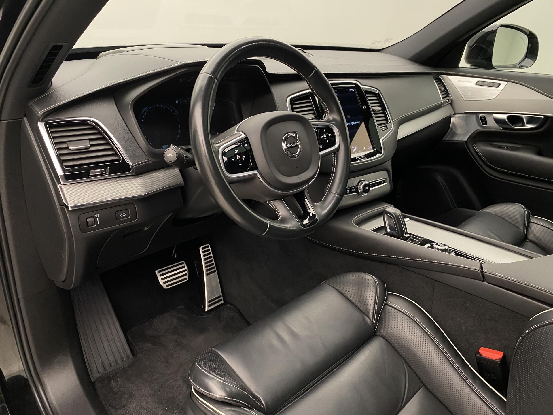 Volvo XC90, B5 AWD R-DESIGN AUT 7míst - fotka 4