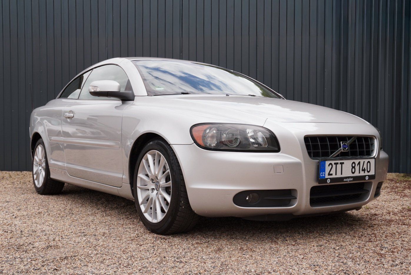 Volvo C70, 2.4 D5 MOMENTUM - fotka 2