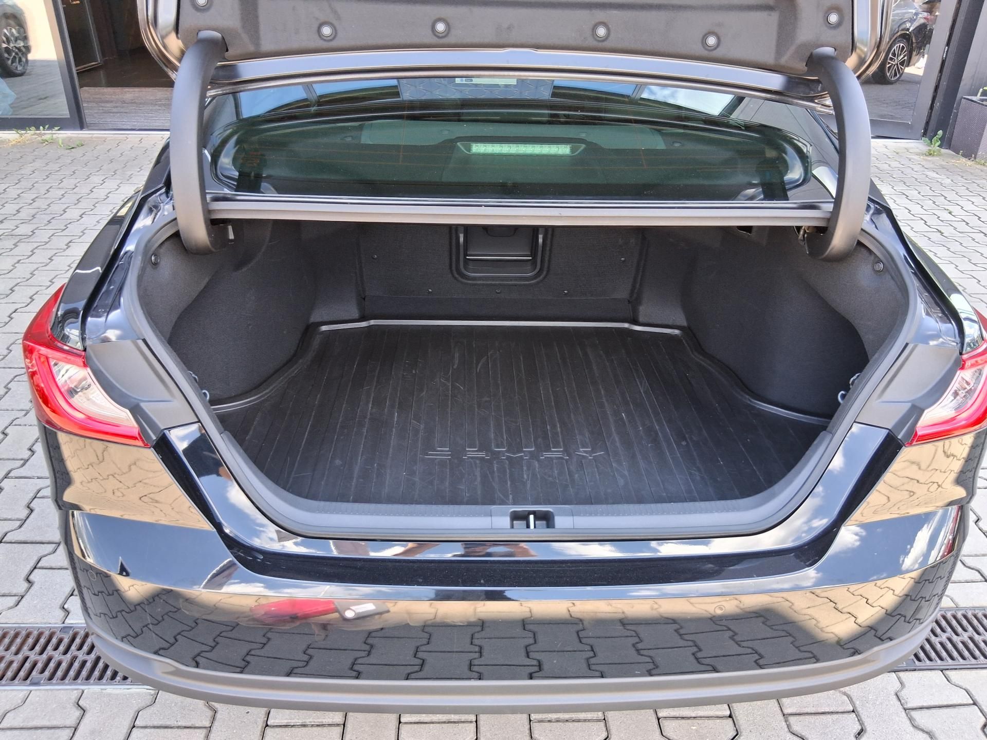 Toyota Camry, EXECUTIVE 2.5 Hyb. 169 kW - fotka 6