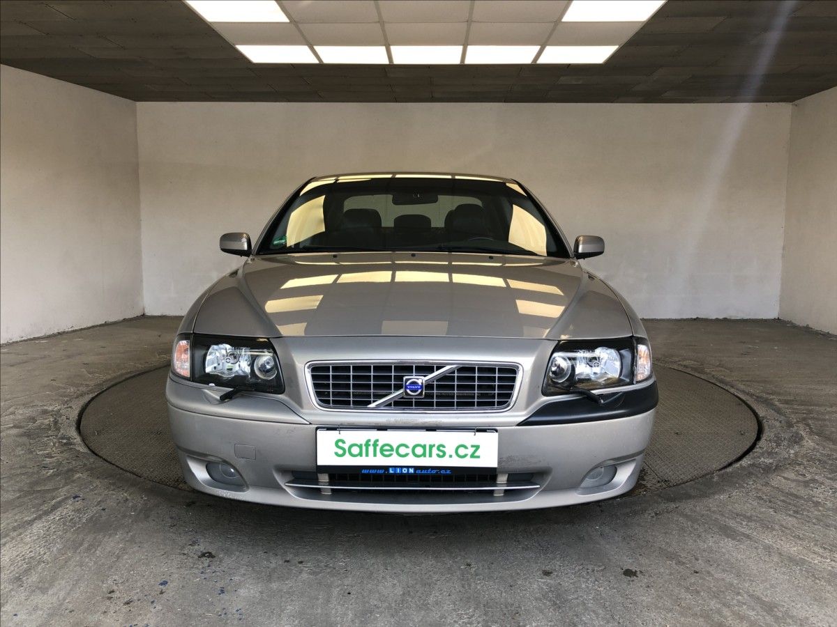 Volvo S80, 2,4 D5 AUTOMAT - fotka 2