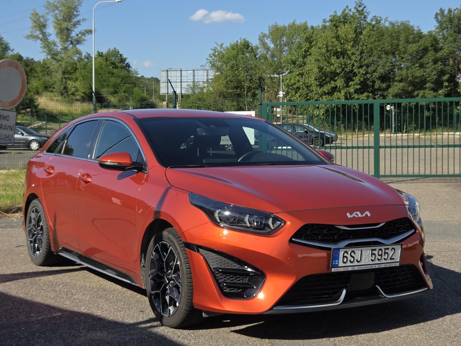 Kia ProCeed, 1,5T-GDi lze i na splátky VŠEM - fotka 3