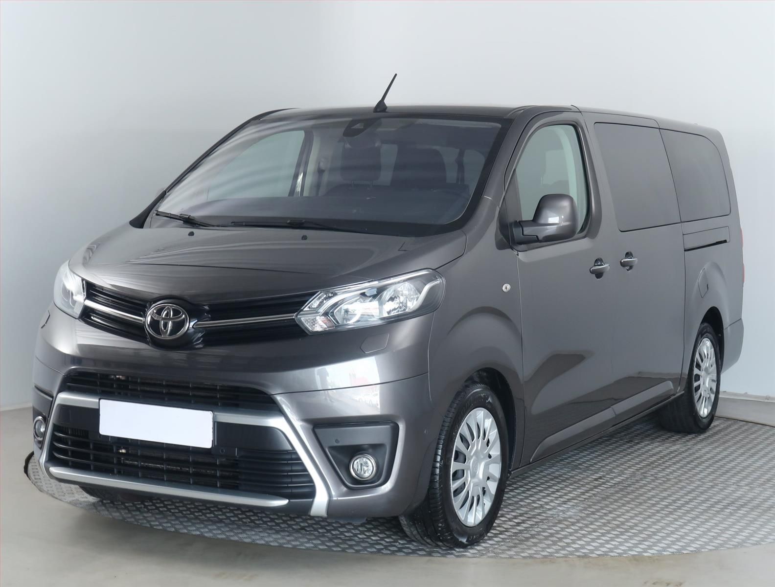 Toyota Proace Verso, 2.0 D-4D - fotka 2