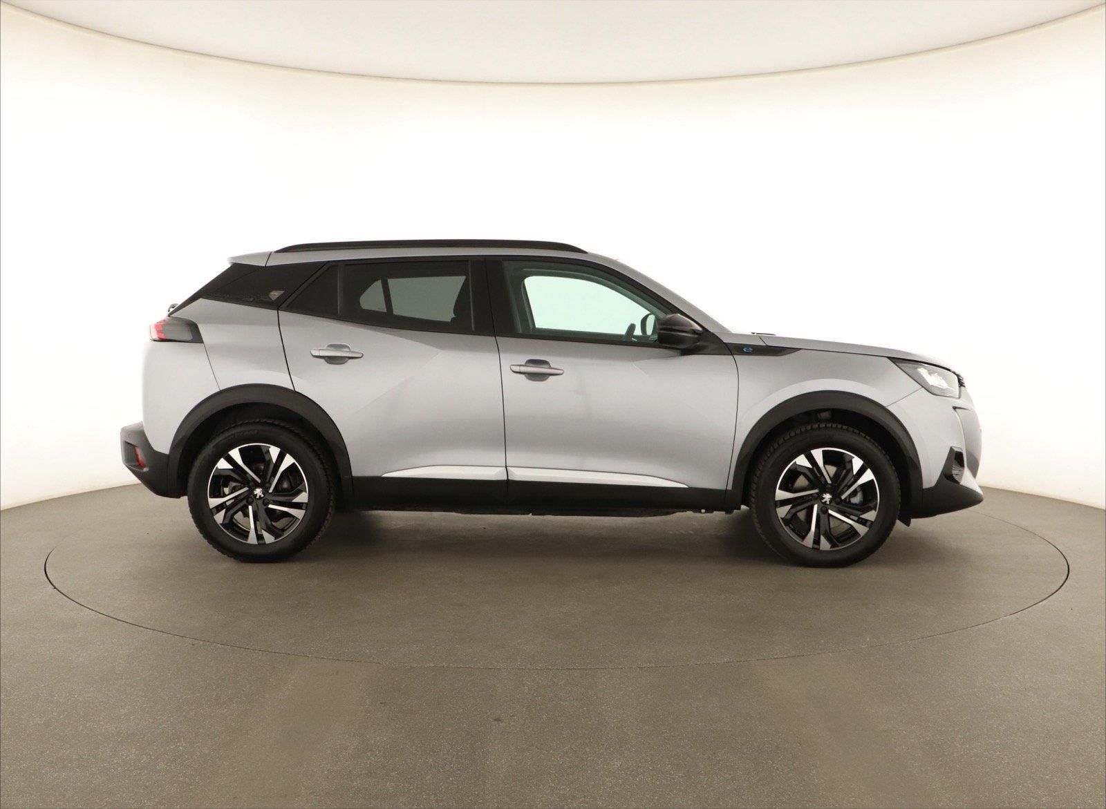 Peugeot 2008, 50 kWh, SoH 92%, Automat - fotka 6