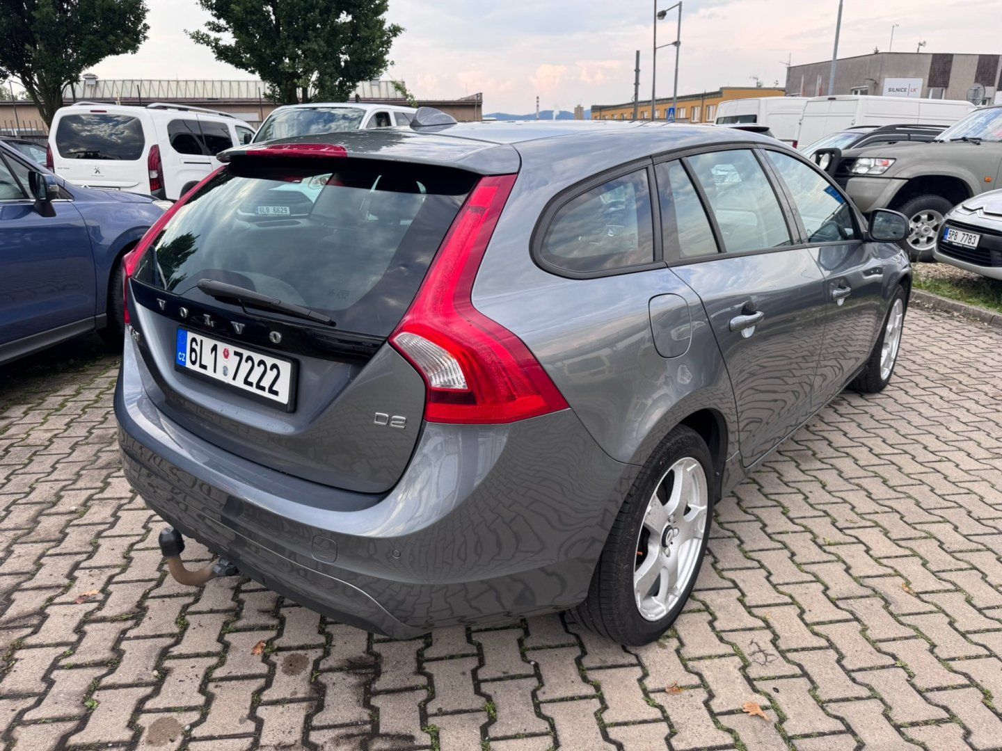 Volvo V60, D2 2,0D 88 KW TAŽNÉ - fotka 5