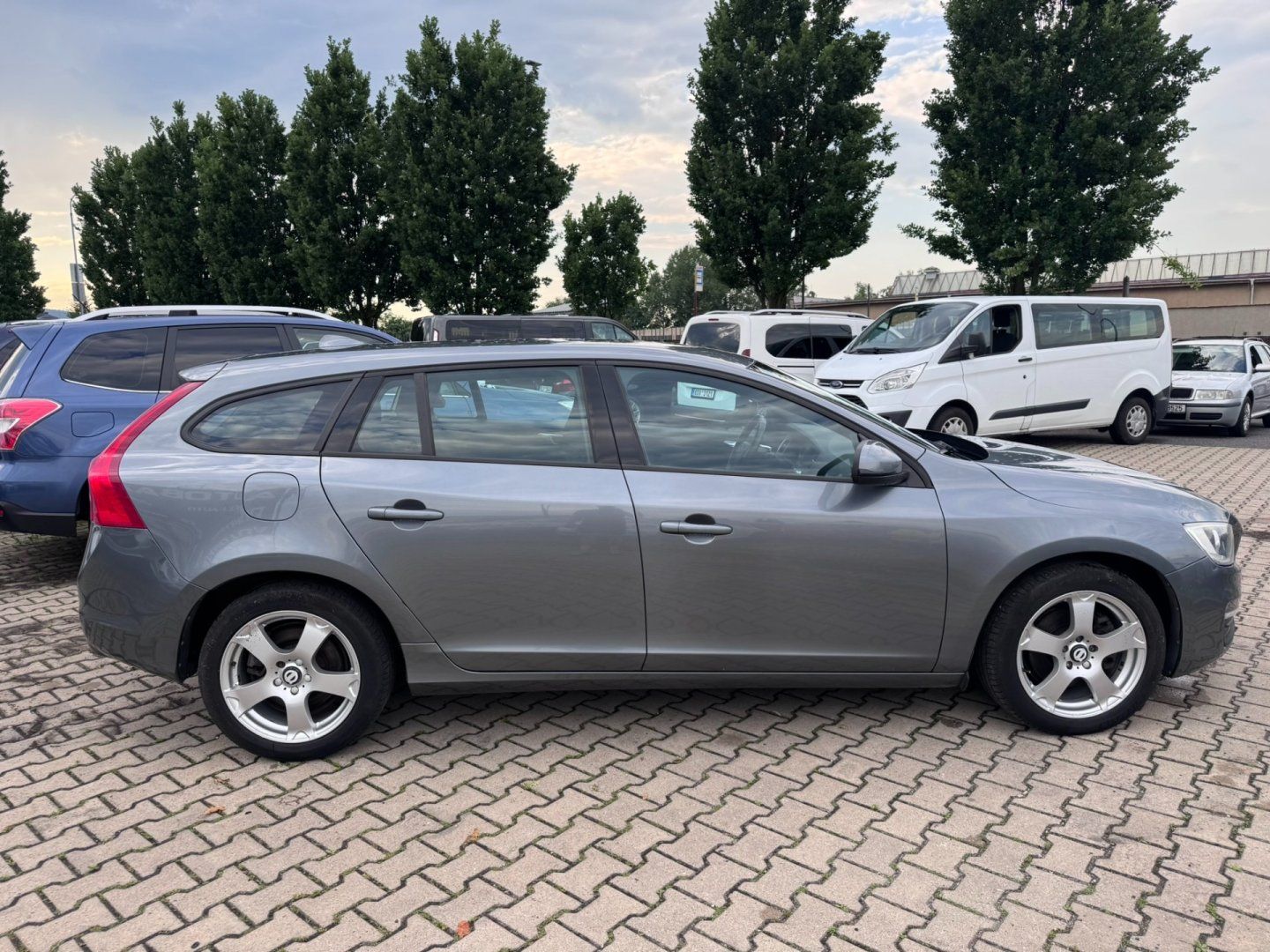 Volvo V60, D2 2,0D 88 KW TAŽNÉ - fotka 6