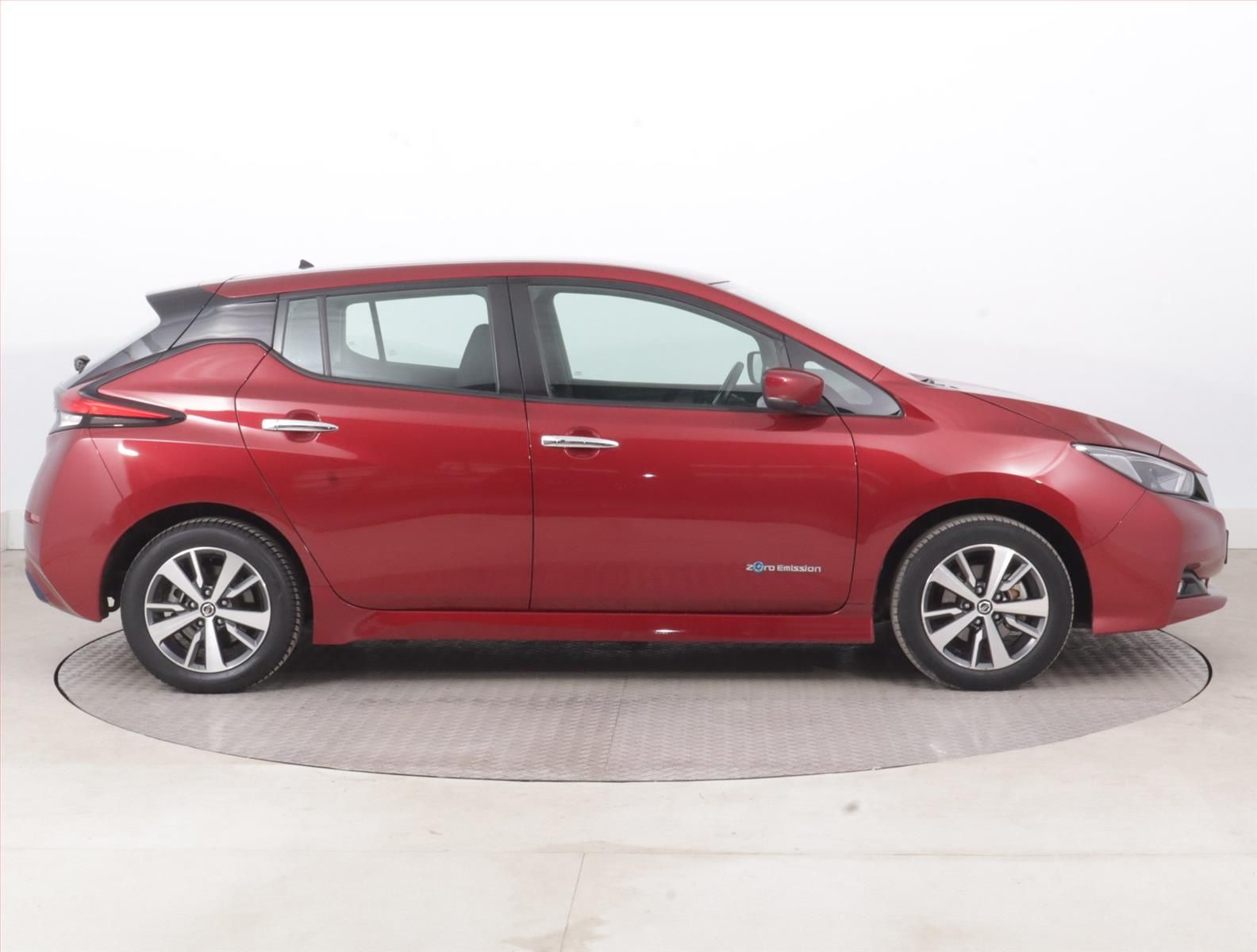 Nissan LEAF, 40 kWh, SoH 88%, Automat - fotka 6