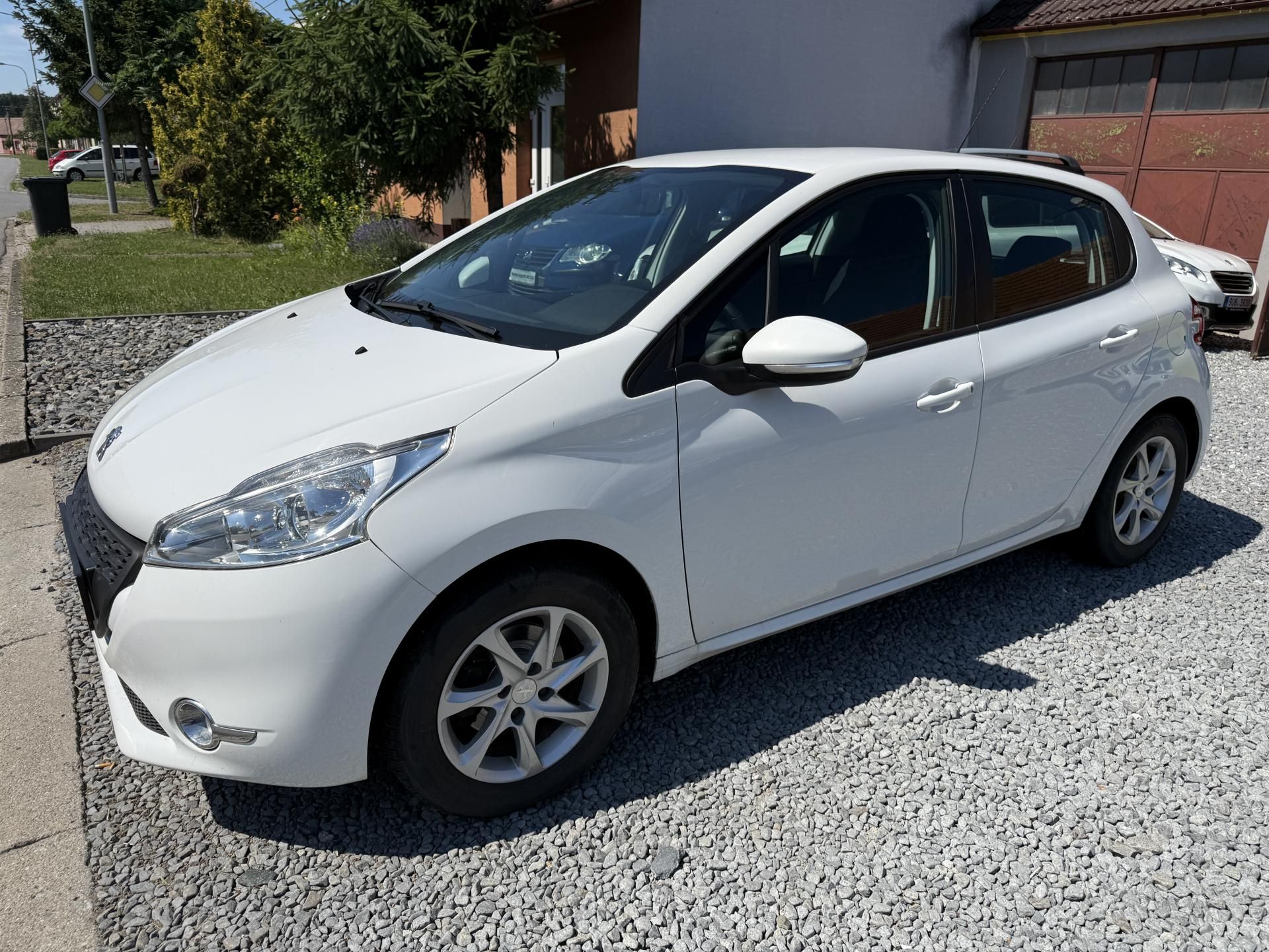 Peugeot 208, 1.2i 60 KW ALU SERVIS.